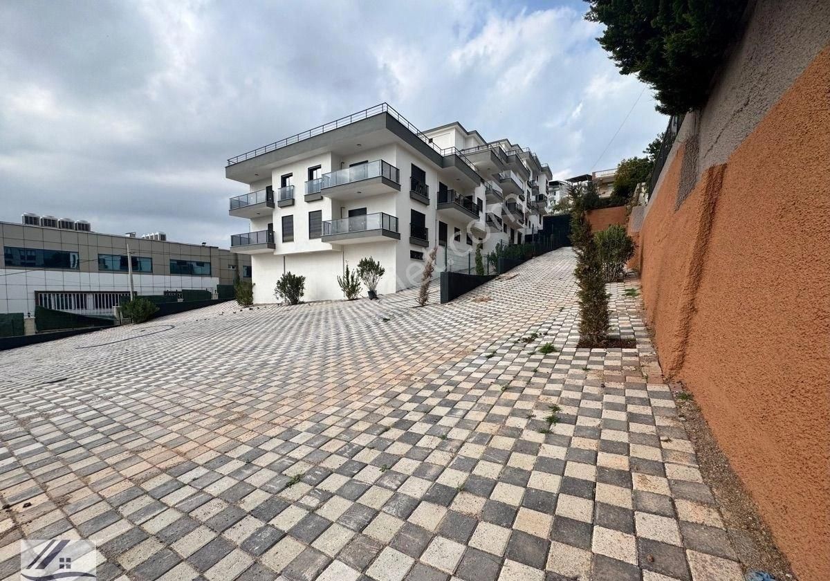 Bornova Kızılay Mahallesinde Site İçi 1+1 Lüks Arakat Asansörlü Otoparklı Satılık - Görsel 23