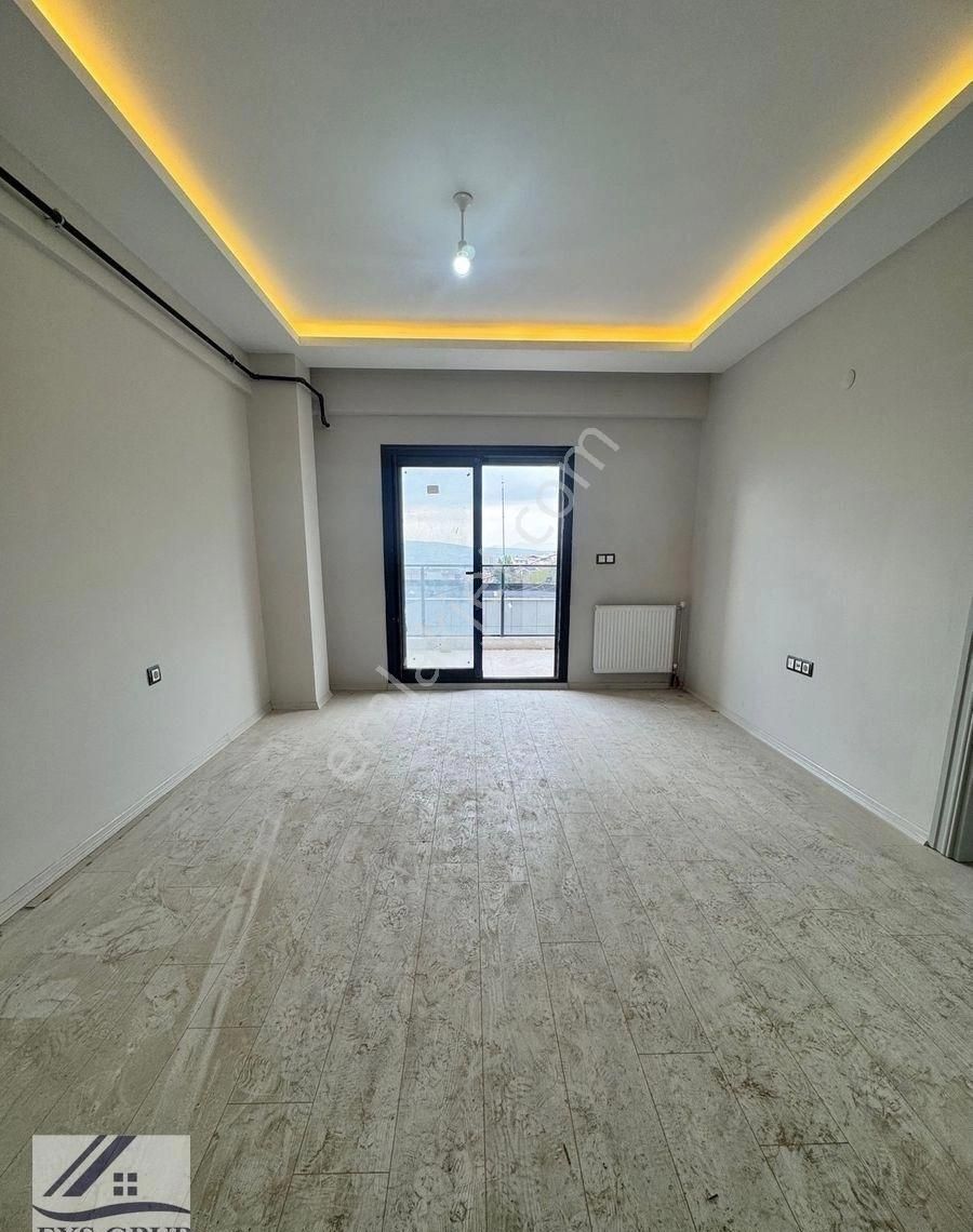 Bornova Kızılay Mahallesinde Site İçi 1+1 Lüks Arakat Asansörlü Otoparklı Satılık - Görsel 2