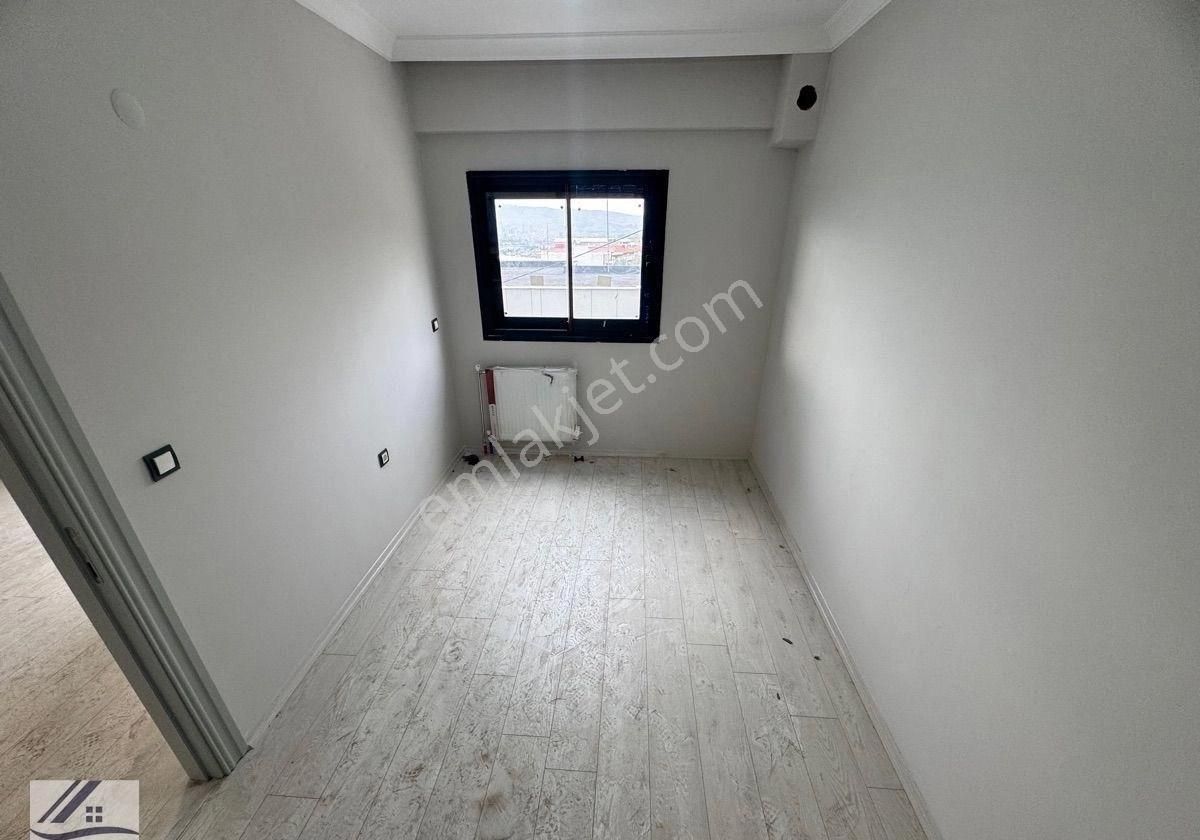 Bornova Kızılay Mahallesinde Site İçi 1+1 Lüks Arakat Asansörlü Otoparklı Satılık - Görsel 16