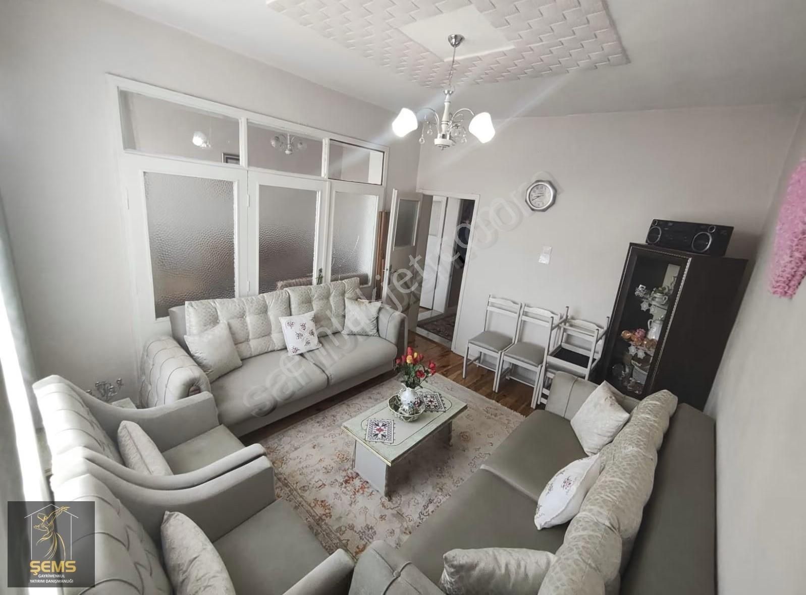 Tramvay Durağında Eminevim Banka Kredisine Uygun Bakımlı Daire