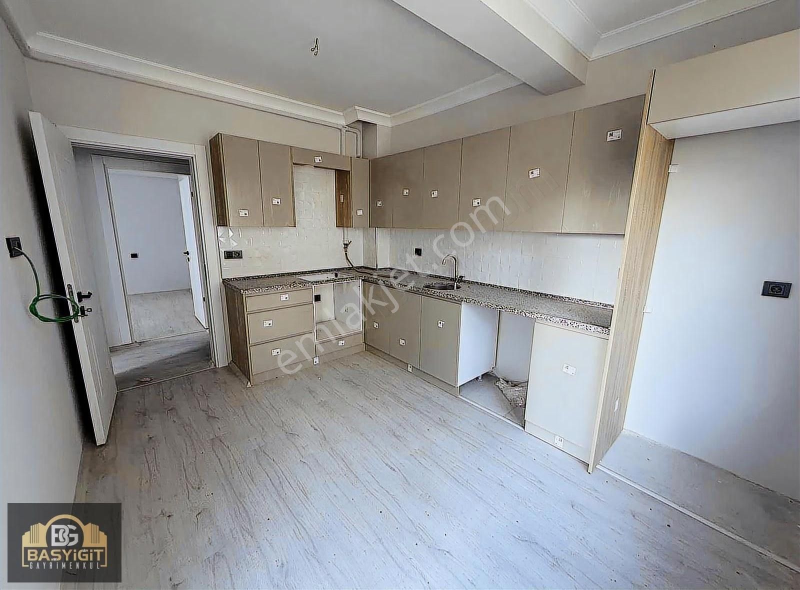 Efendi Mah.nur Cami Yakını 2+1,95m2 Satılık Arakat Sıfır Daire