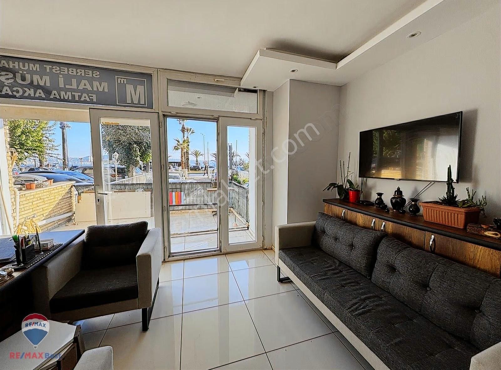 13 Karşıyaka Sahilde Kiralık Lüks İşyeri Ofis - Görsel 8