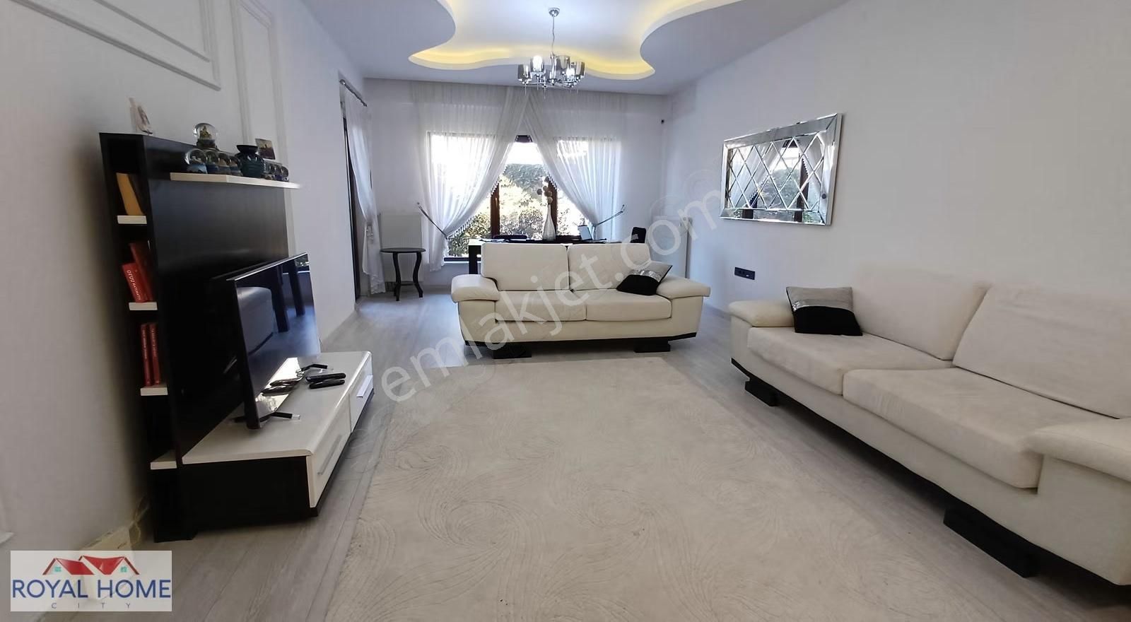 Demirci'de Üçevler Sınırında Sitede Eşyalı Kiralık 4+1 Villa - Görsel 13