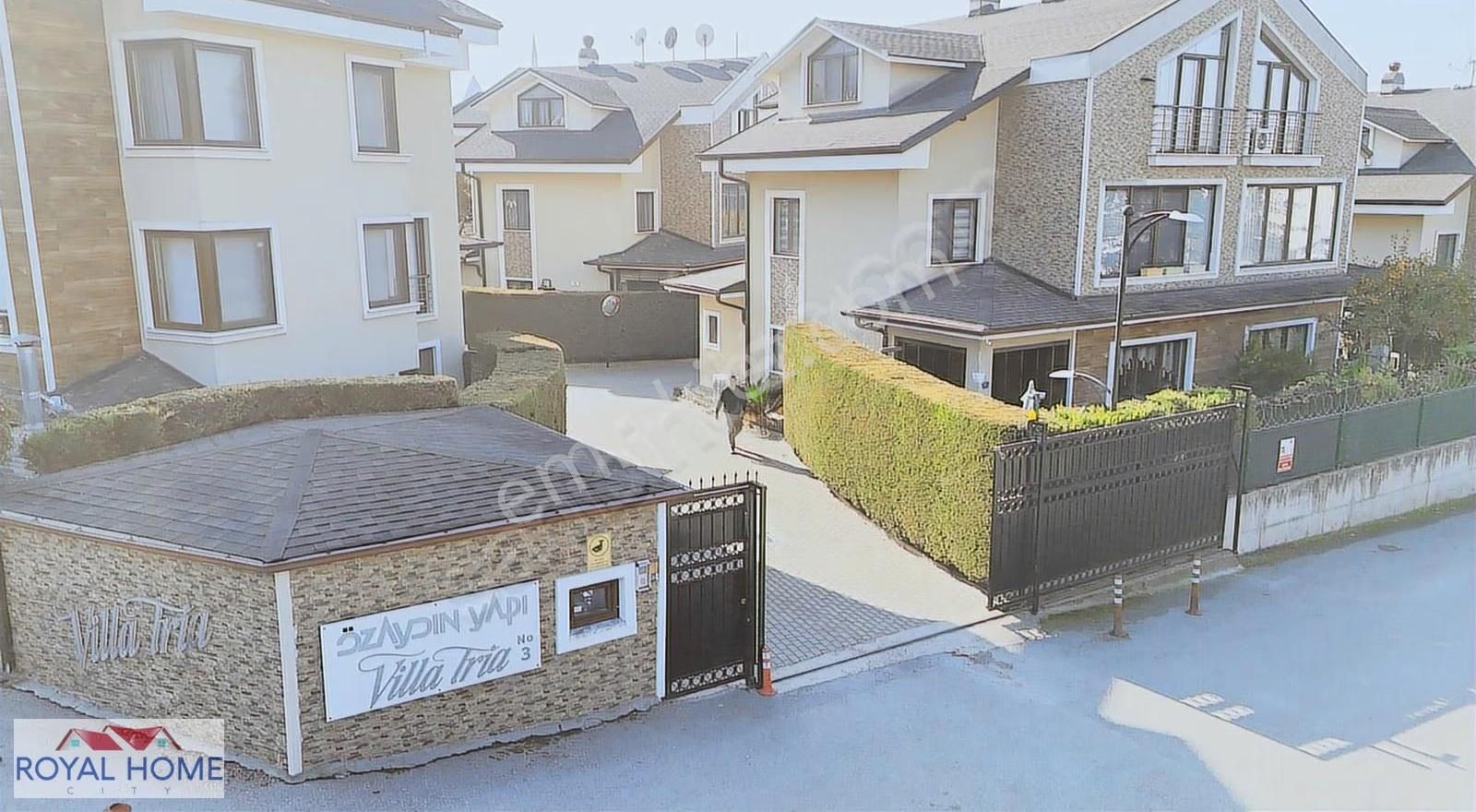 Demirci'de Üçevler Sınırında Sitede Eşyalı Kiralık 4+1 Villa - Görsel 15