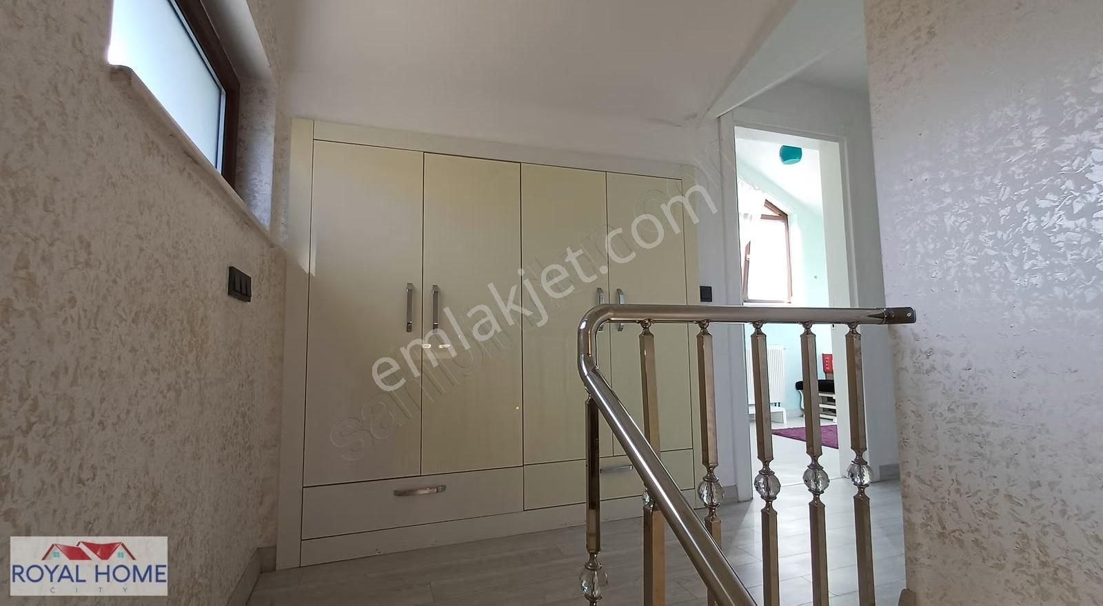 Demirci'de Üçevler Sınırında Sitede Eşyalı Kiralık 4+1 Villa - Görsel 20