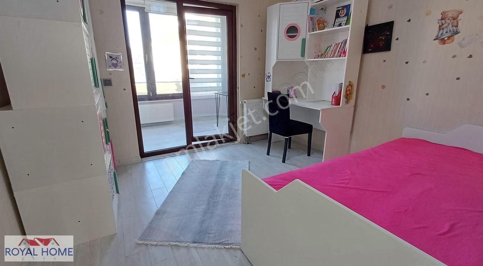 Demirci'de Üçevler Sınırında Sitede Eşyalı Kiralık 4+1 Villa - Görsel 9