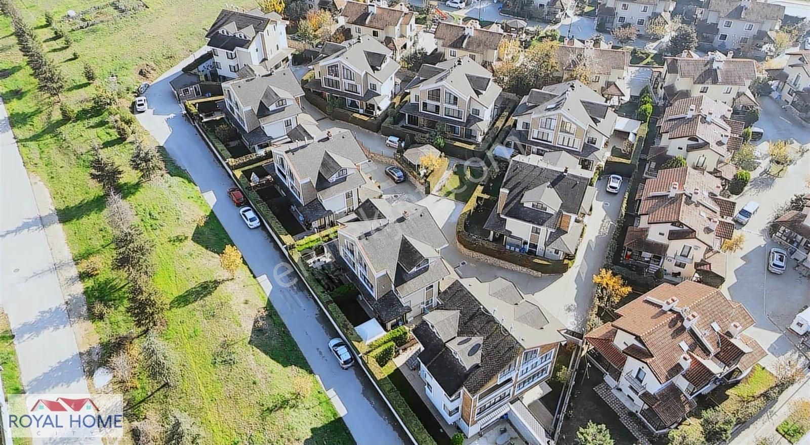 Demirci'de Üçevler Sınırında Sitede Eşyalı Kiralık 4+1 Villa - Görsel 16