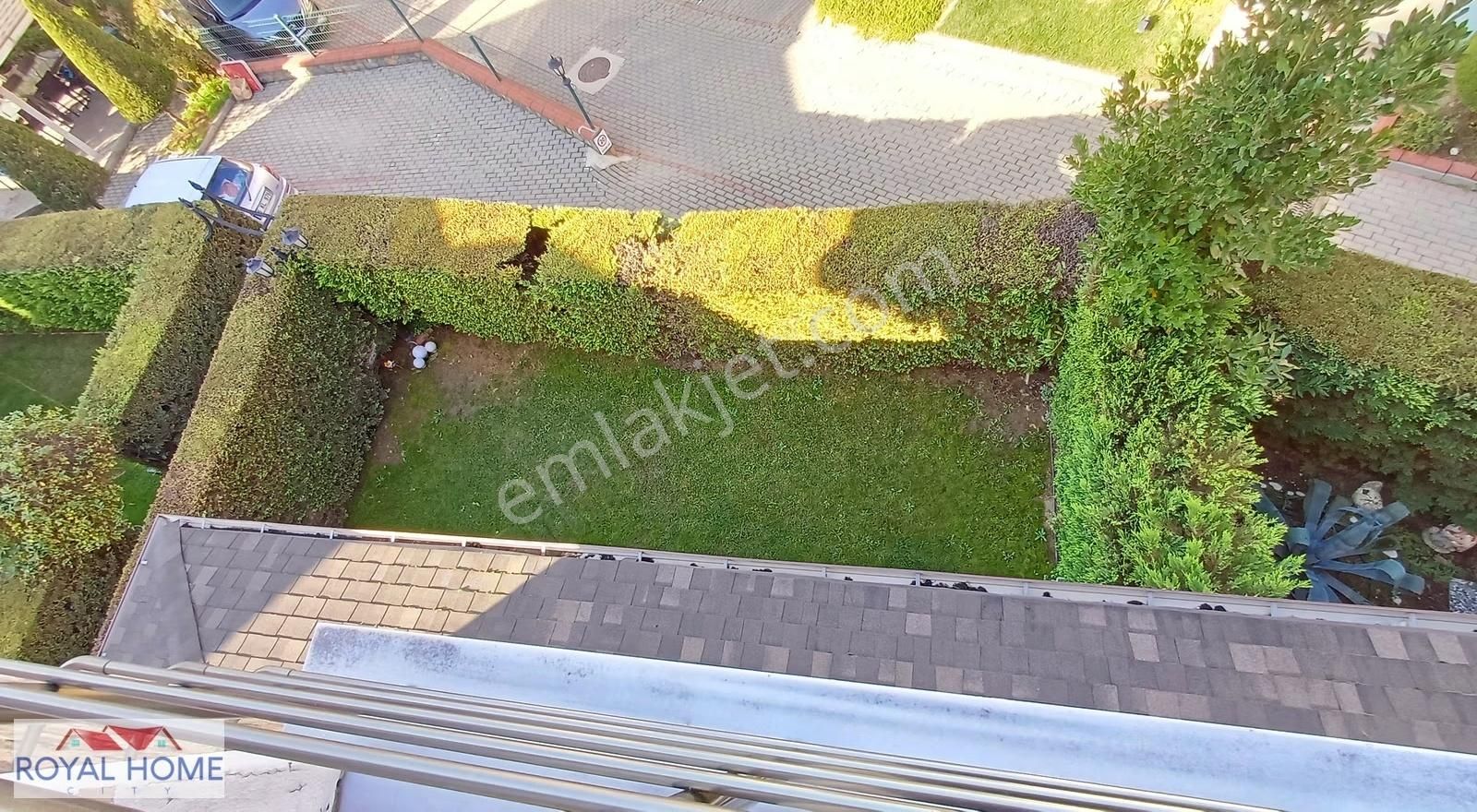 Demirci'de Üçevler Sınırında Sitede Eşyalı Kiralık 4+1 Villa - Görsel 19