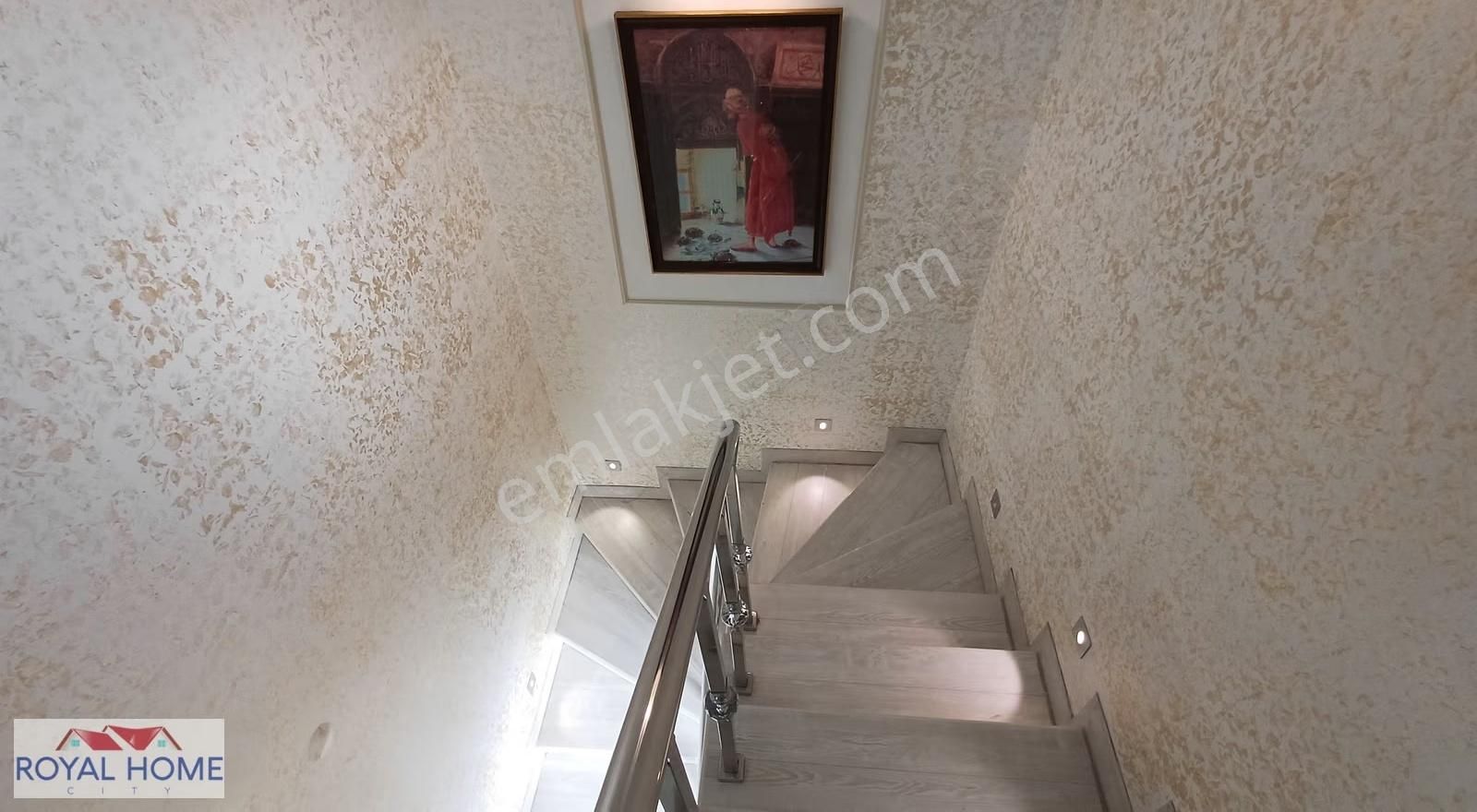 Demirci'de Üçevler Sınırında Sitede Eşyalı Kiralık 4+1 Villa - Görsel 26