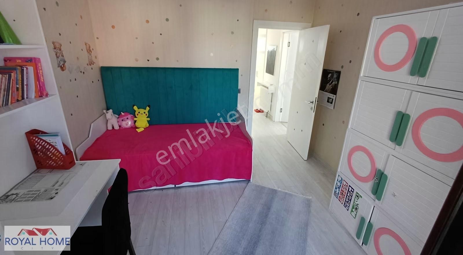 Demirci'de Üçevler Sınırında Sitede Eşyalı Kiralık 4+1 Villa - Görsel 24