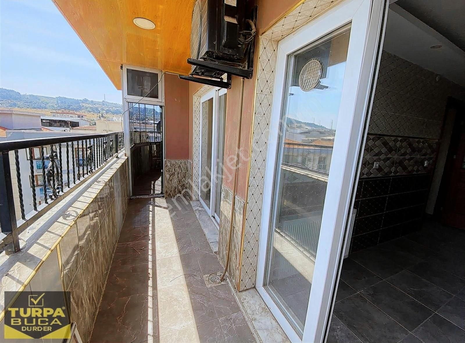 Turpa' Dan Yeşilbağlar' Da Cadde Üstü 2+1 Balkonlu D.gazlı Daire - Görsel 3