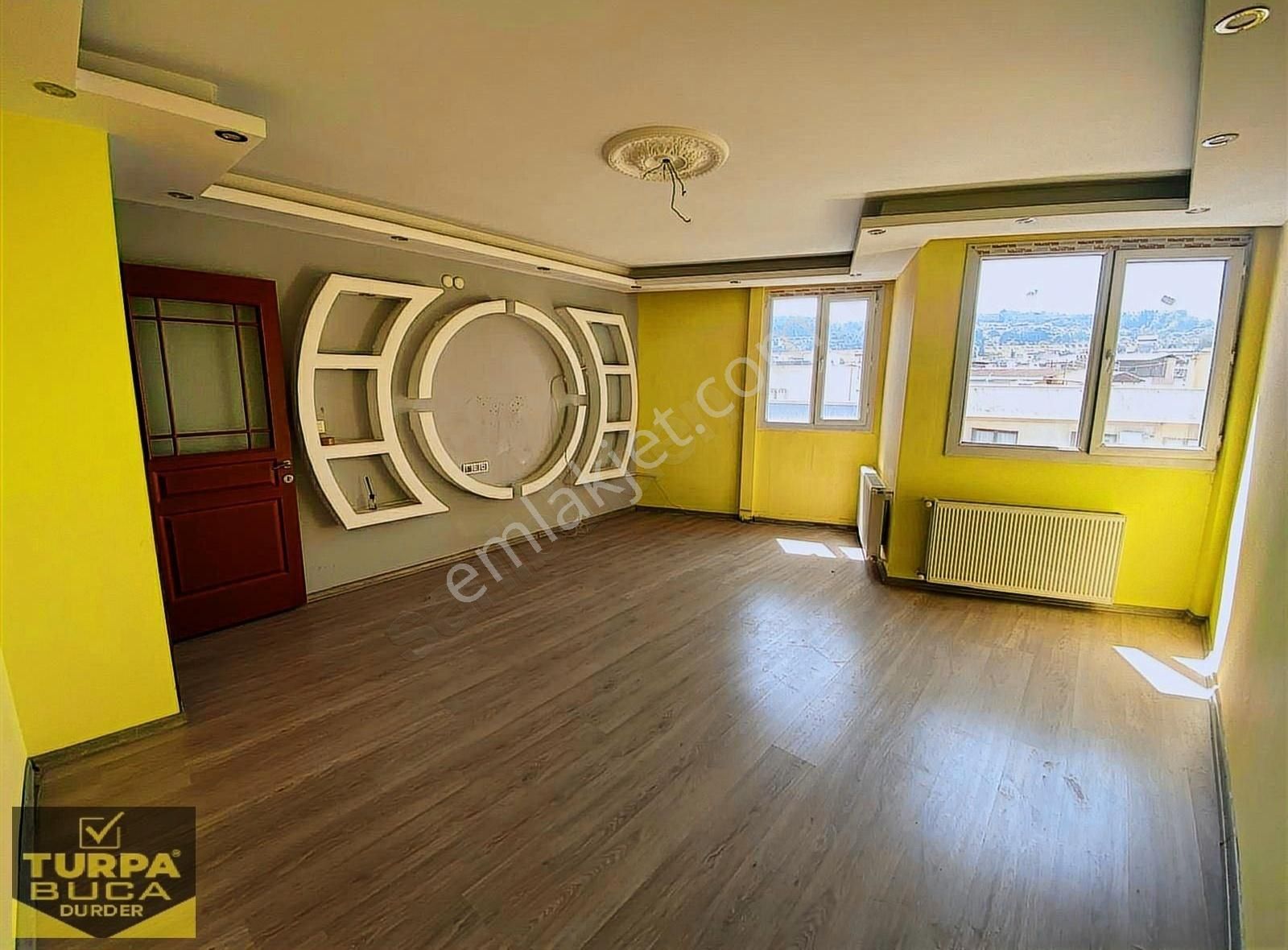 Turpa' Dan Yeşilbağlar' Da Cadde Üstü 2+1 Balkonlu D.gazlı Daire