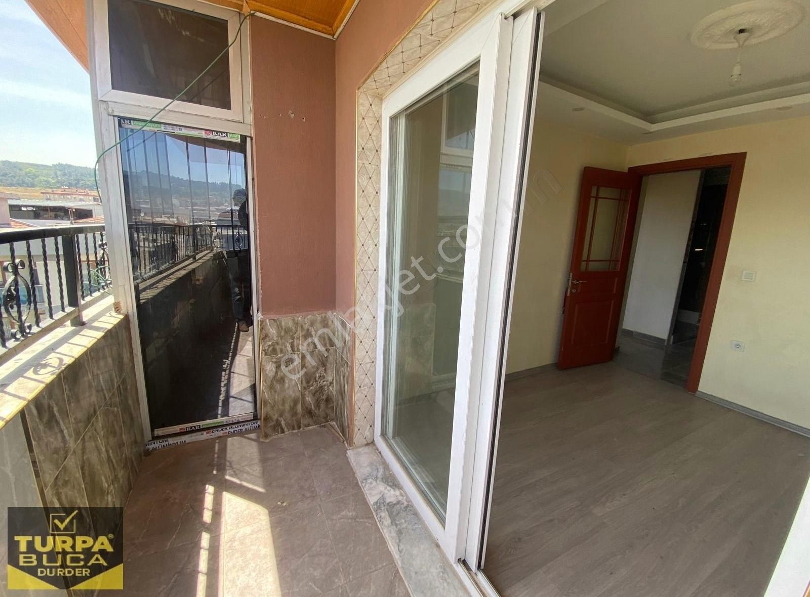 Turpa' Dan Yeşilbağlar' Da Cadde Üstü 2+1 Balkonlu D.gazlı Daire - Görsel 5