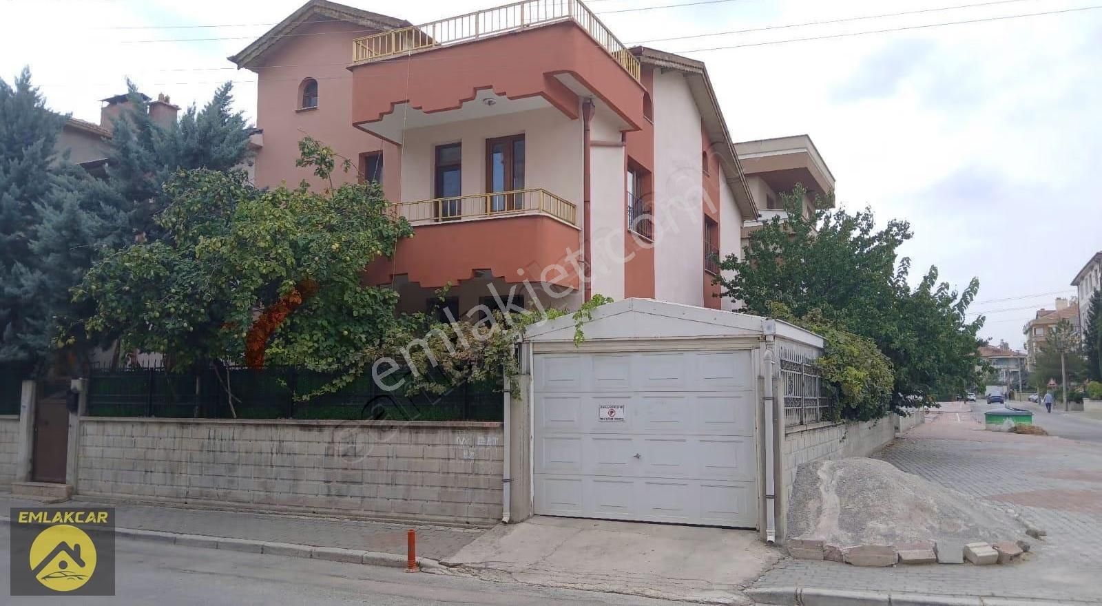 Emlakcar Dan Sakarya Mahallesinde Müstakil 2 Adet 3+1 Daire