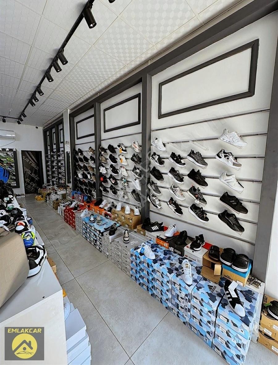 Emlakcar Dan Hatıp Caddesinde Devren Satılık Ayakkabı Mağazası - Görsel 8