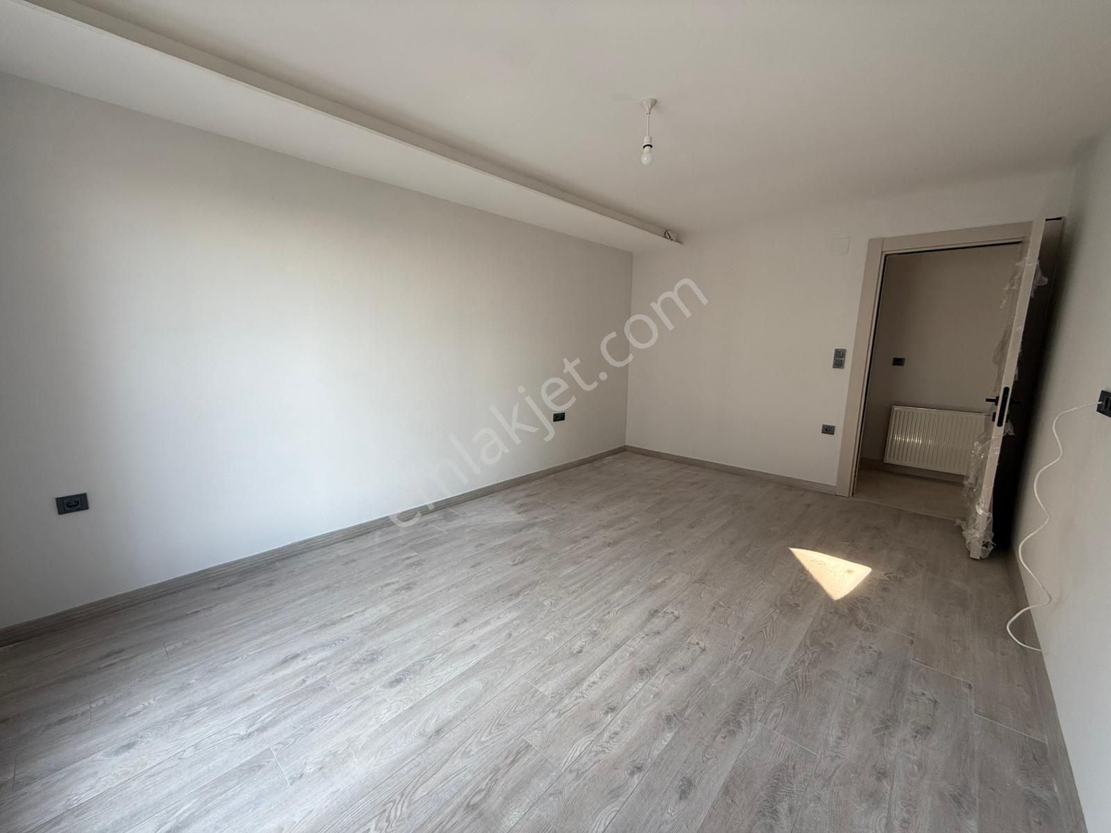 Atatürk Mahallesinde 2+1 Kiralık Daire - Görsel 12