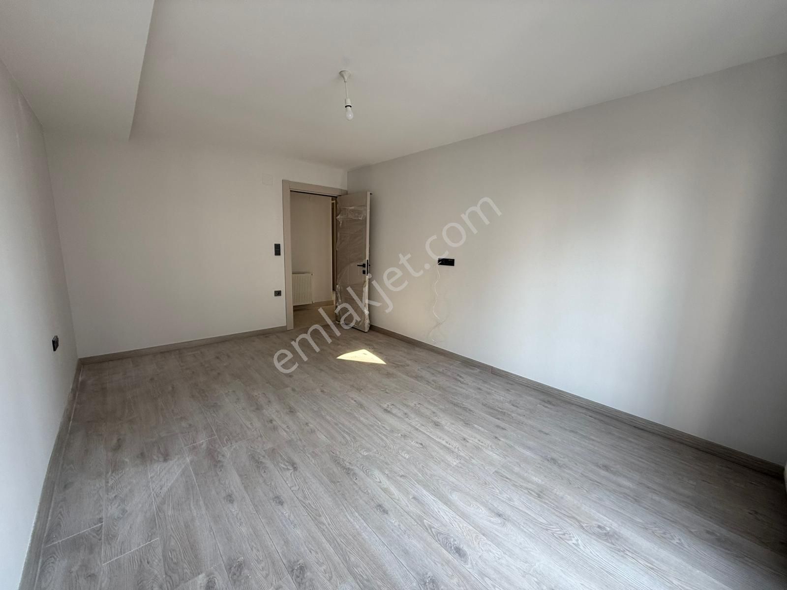 Atatürk Mahallesinde 2+1 Kiralık Daire - Görsel 13