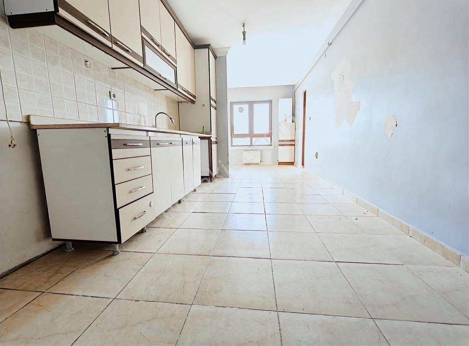 4+1 Kullanışlı Ebeveyn Banyolu Ara Kat Fırsat Daire - Görsel 14