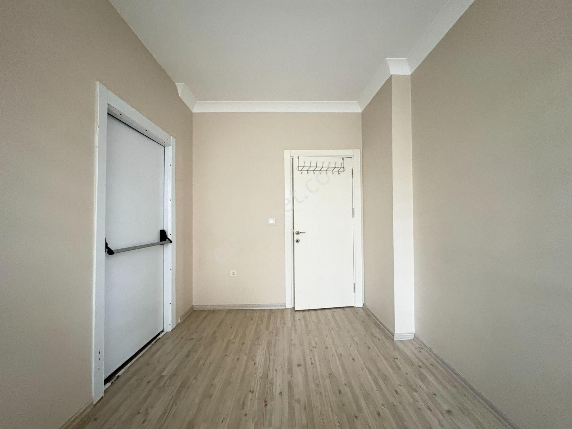 Emin Alipaşa Caddesinde Marmaray Sahile Yakın 2+1 75 M² Net - Görsel 21