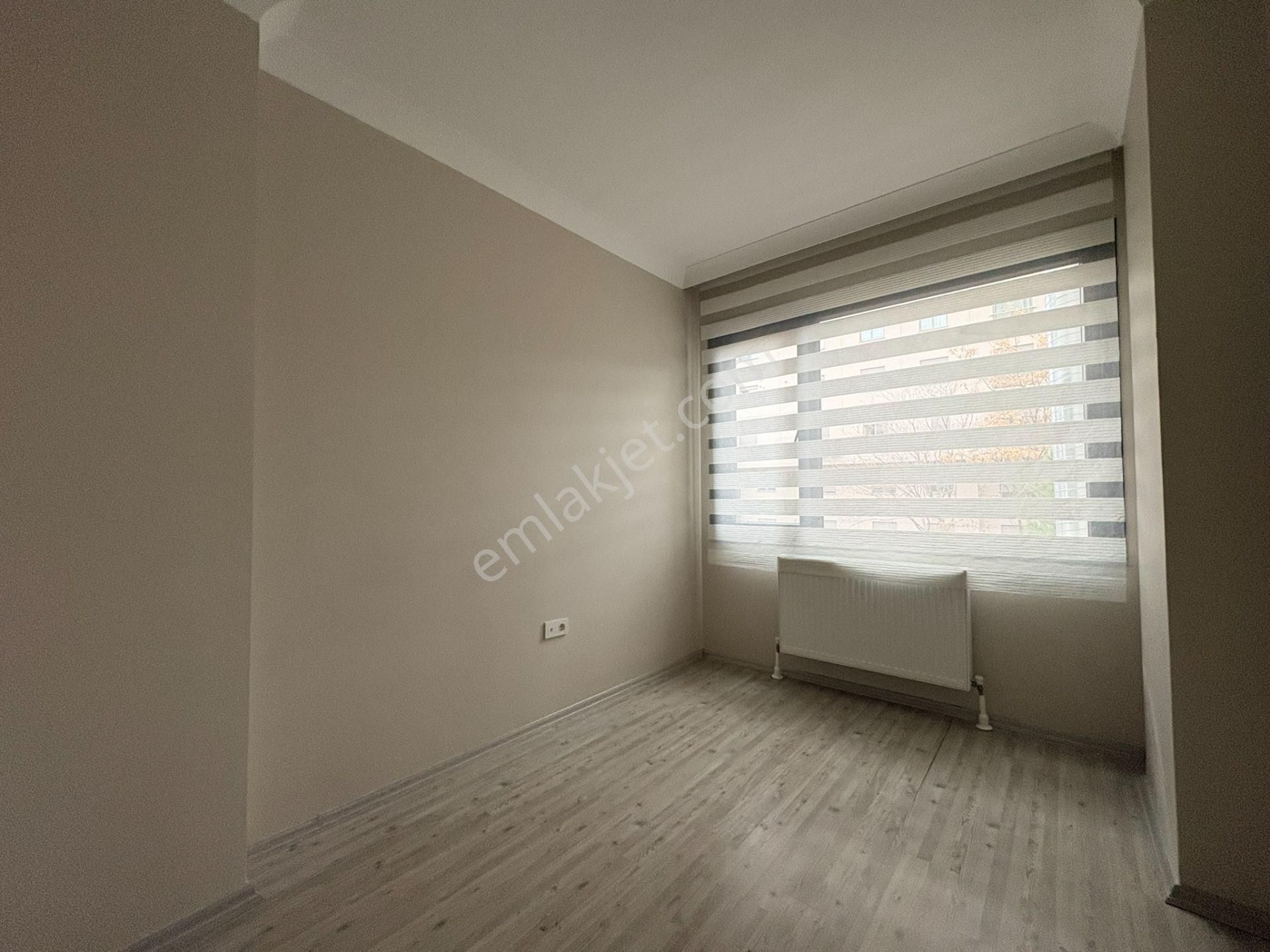 Emin Alipaşa Caddesinde Marmaray Sahile Yakın 2+1 75 M² Net - Görsel 17