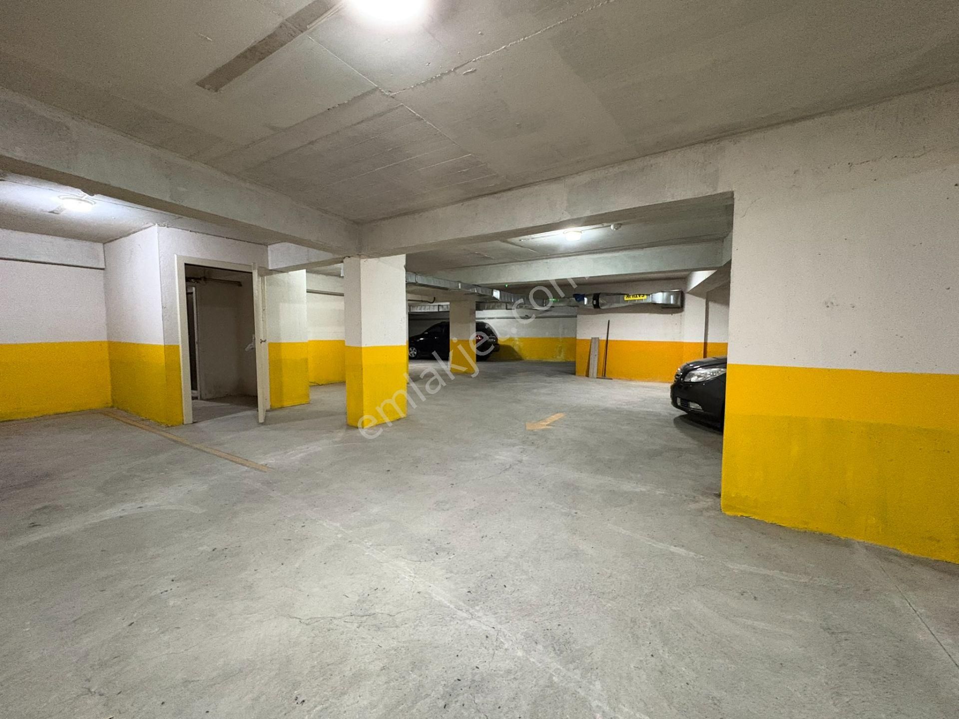 Emin Alipaşa Caddesinde Marmaray Sahile Yakın 2+1 75 M² Net - Görsel 27