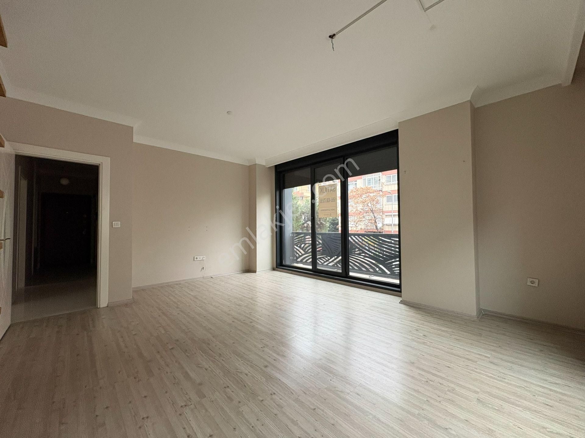 Emin Alipaşa Caddesinde Marmaray Sahile Yakın 2+1 75 M² Net - Görsel 5