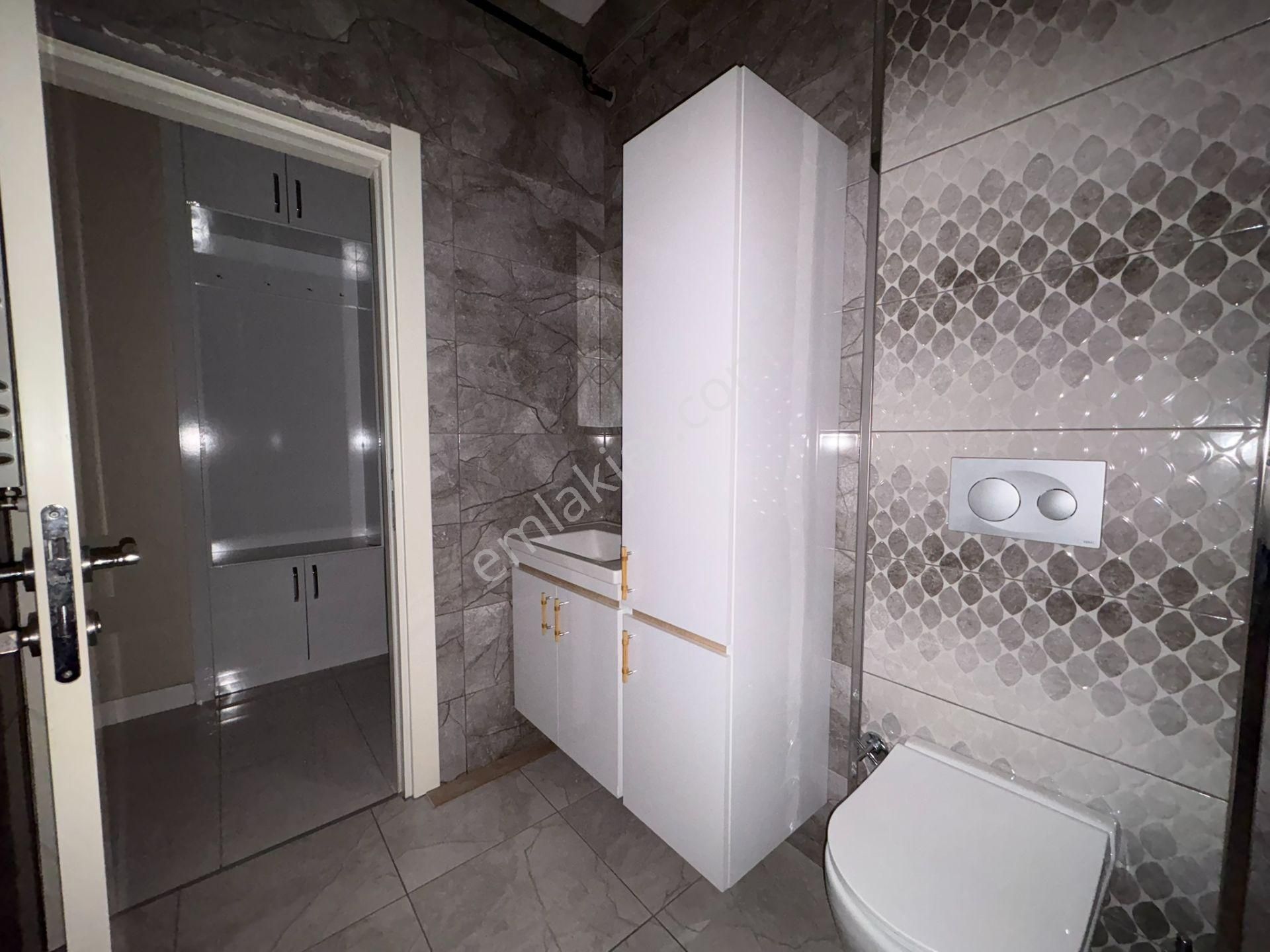 Emin Alipaşa Caddesinde Marmaray Sahile Yakın 2+1 75 M² Net - Görsel 24