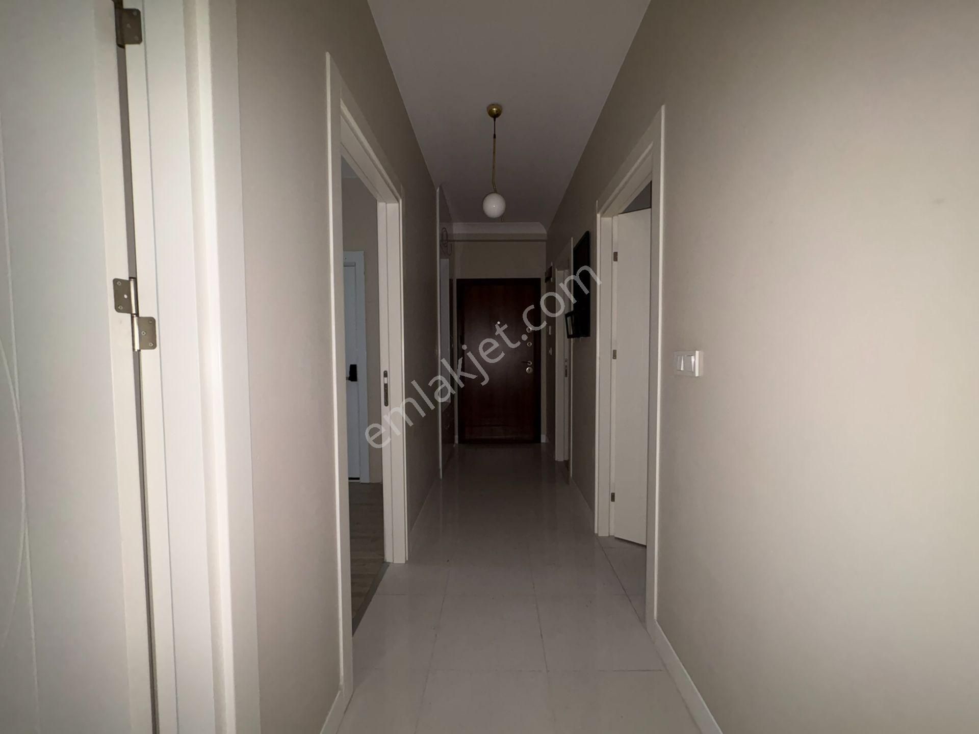 Emin Alipaşa Caddesinde Marmaray Sahile Yakın 2+1 75 M² Net - Görsel 25