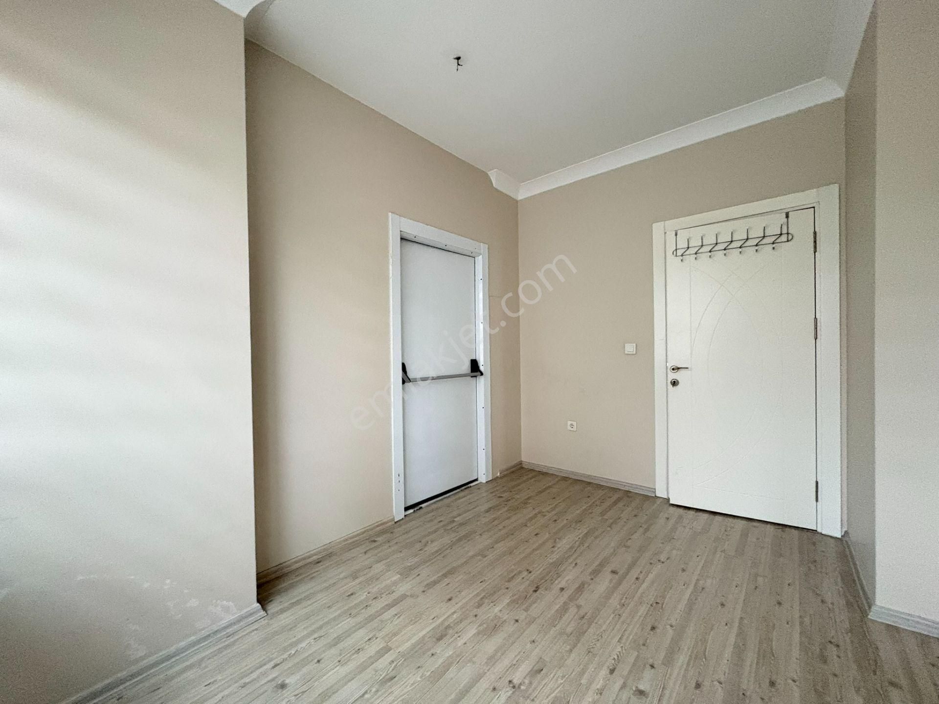 Emin Alipaşa Caddesinde Marmaray Sahile Yakın 2+1 75 M² Net - Görsel 19