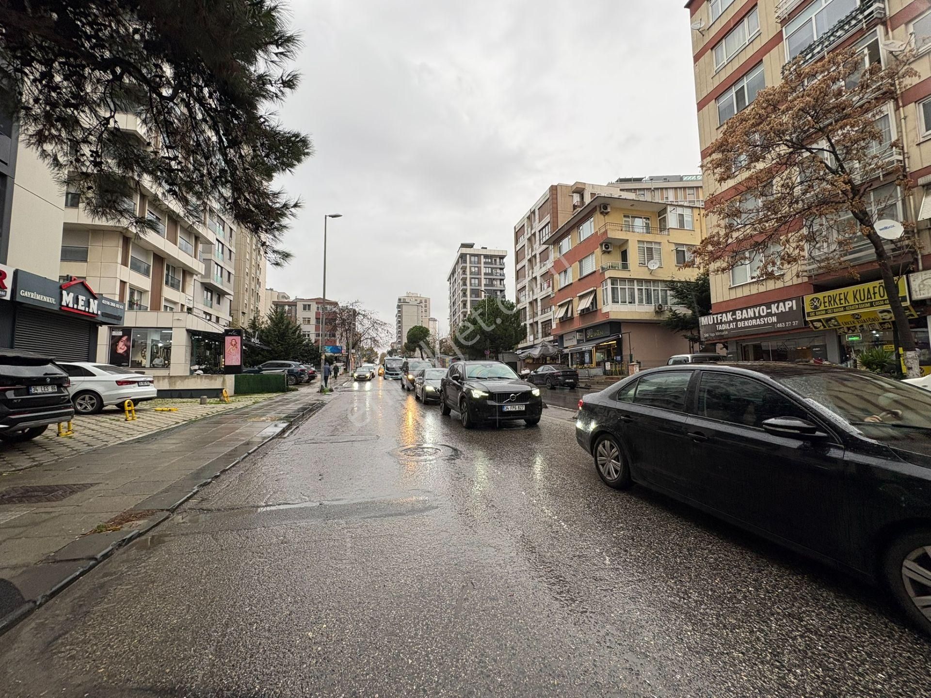 Emin Alipaşa Caddesinde Marmaray Sahile Yakın 2+1 75 M² Net - Görsel 32