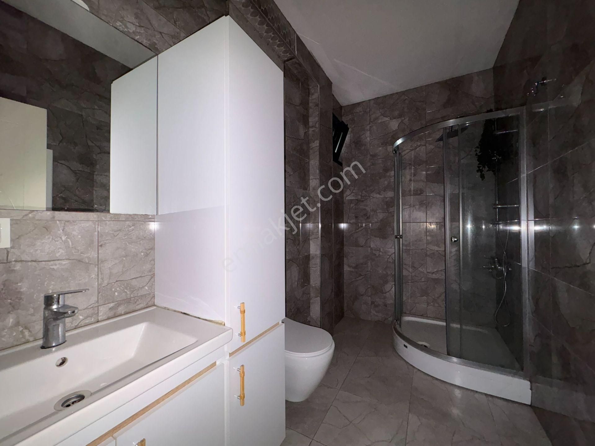 Emin Alipaşa Caddesinde Marmaray Sahile Yakın 2+1 75 M² Net - Görsel 22