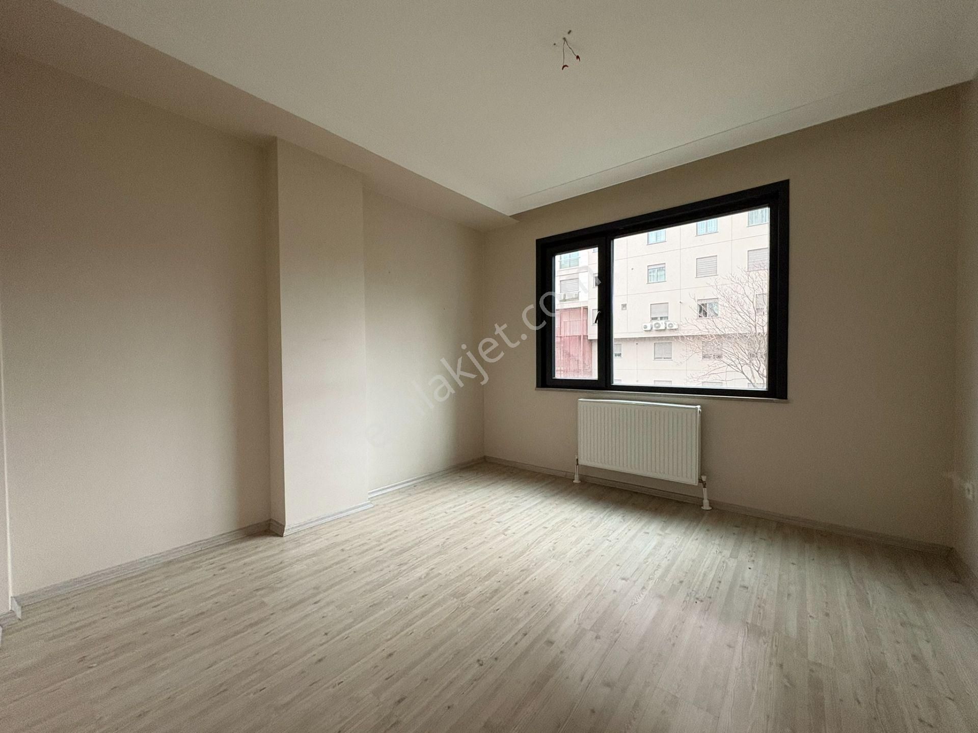 Emin Alipaşa Caddesinde Marmaray Sahile Yakın 2+1 75 M² Net - Görsel 10