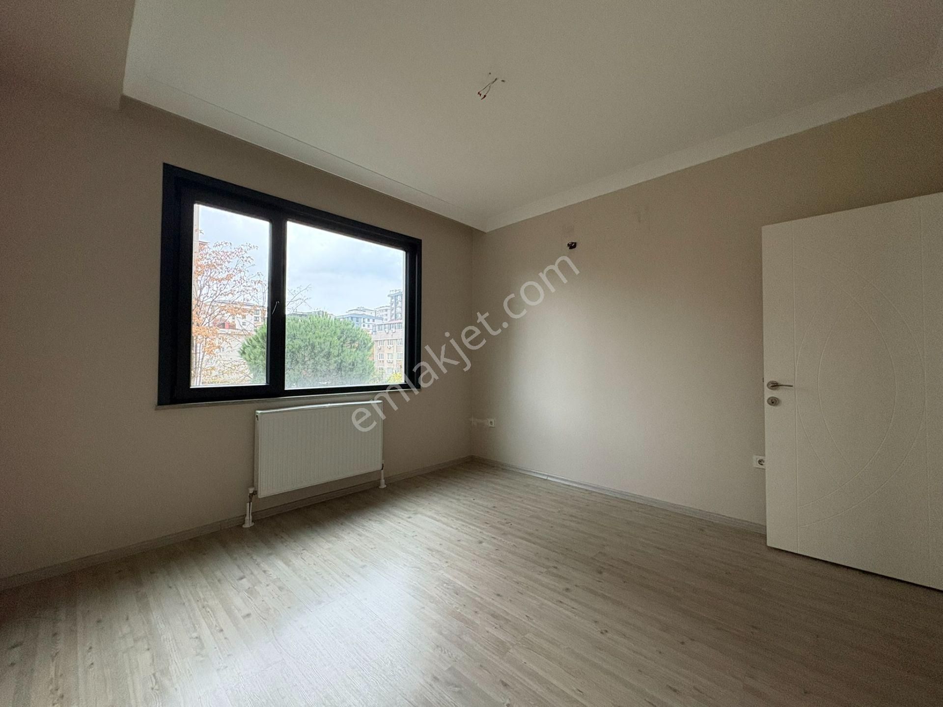 Emin Alipaşa Caddesinde Marmaray Sahile Yakın 2+1 75 M² Net - Görsel 11