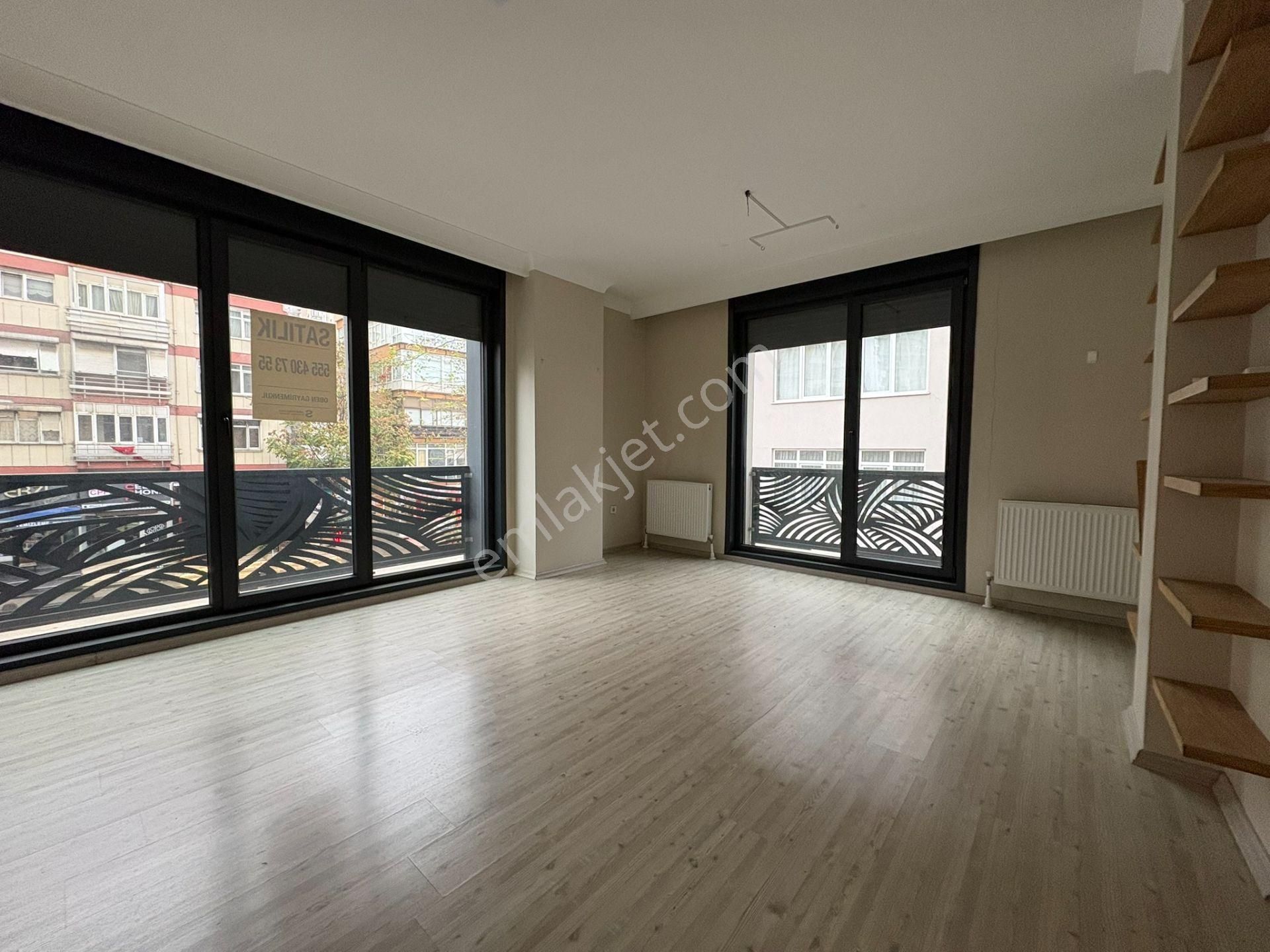 Emin Alipaşa Caddesinde Marmaray Sahile Yakın 2+1 75 M² Net - Görsel 2