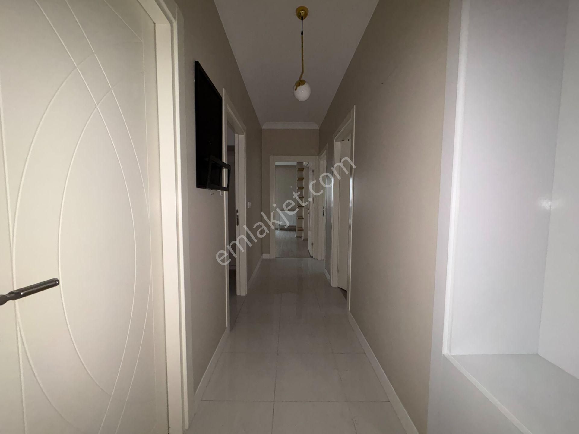 Emin Alipaşa Caddesinde Marmaray Sahile Yakın 2+1 75 M² Net - Görsel 26