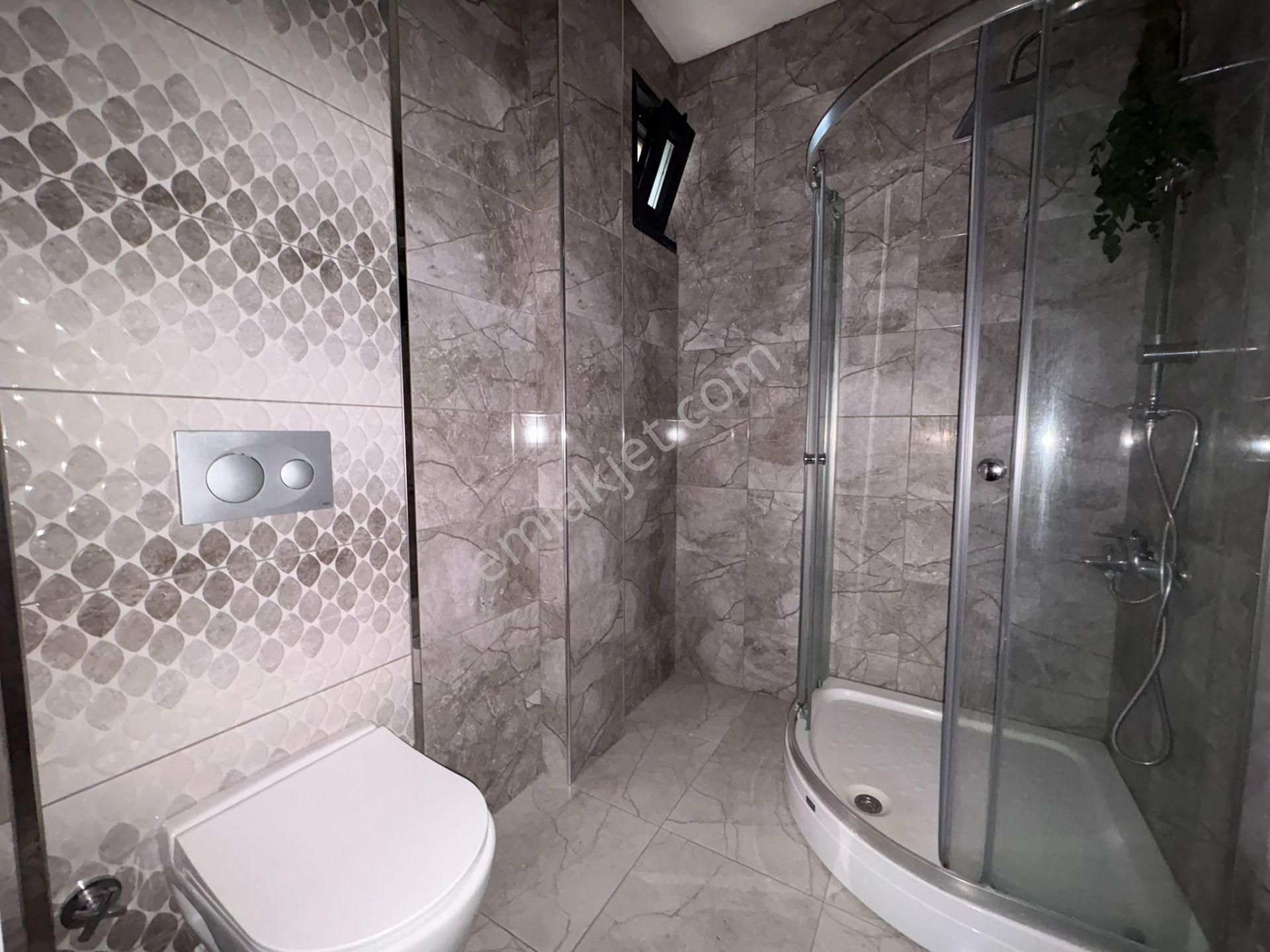 Emin Alipaşa Caddesinde Marmaray Sahile Yakın 2+1 75 M² Net - Görsel 23