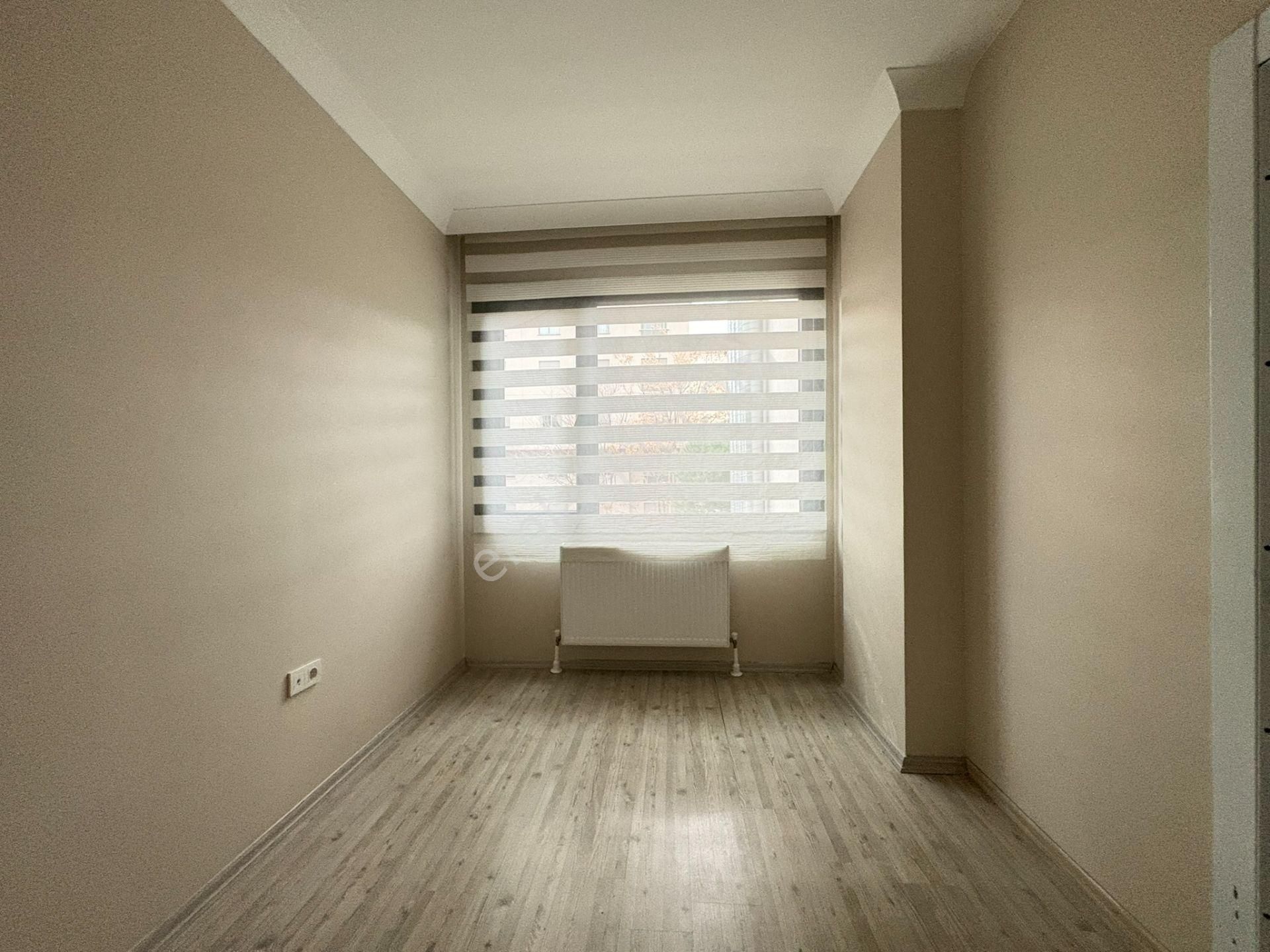 Emin Alipaşa Caddesinde Marmaray Sahile Yakın 2+1 75 M² Net - Görsel 20