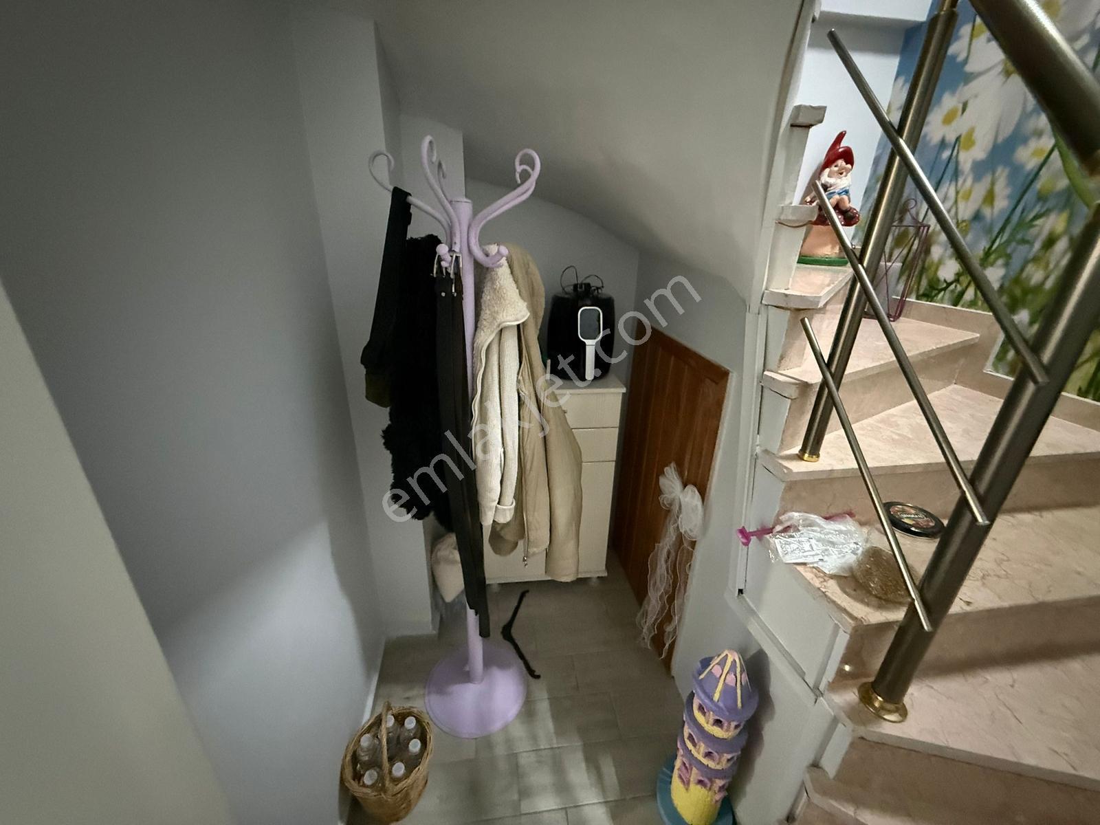 Köşklü Çeşme 4+1 Lüx Yapılı Çift Teraslı 160m² Ön Cephe Dublex - Görsel 32