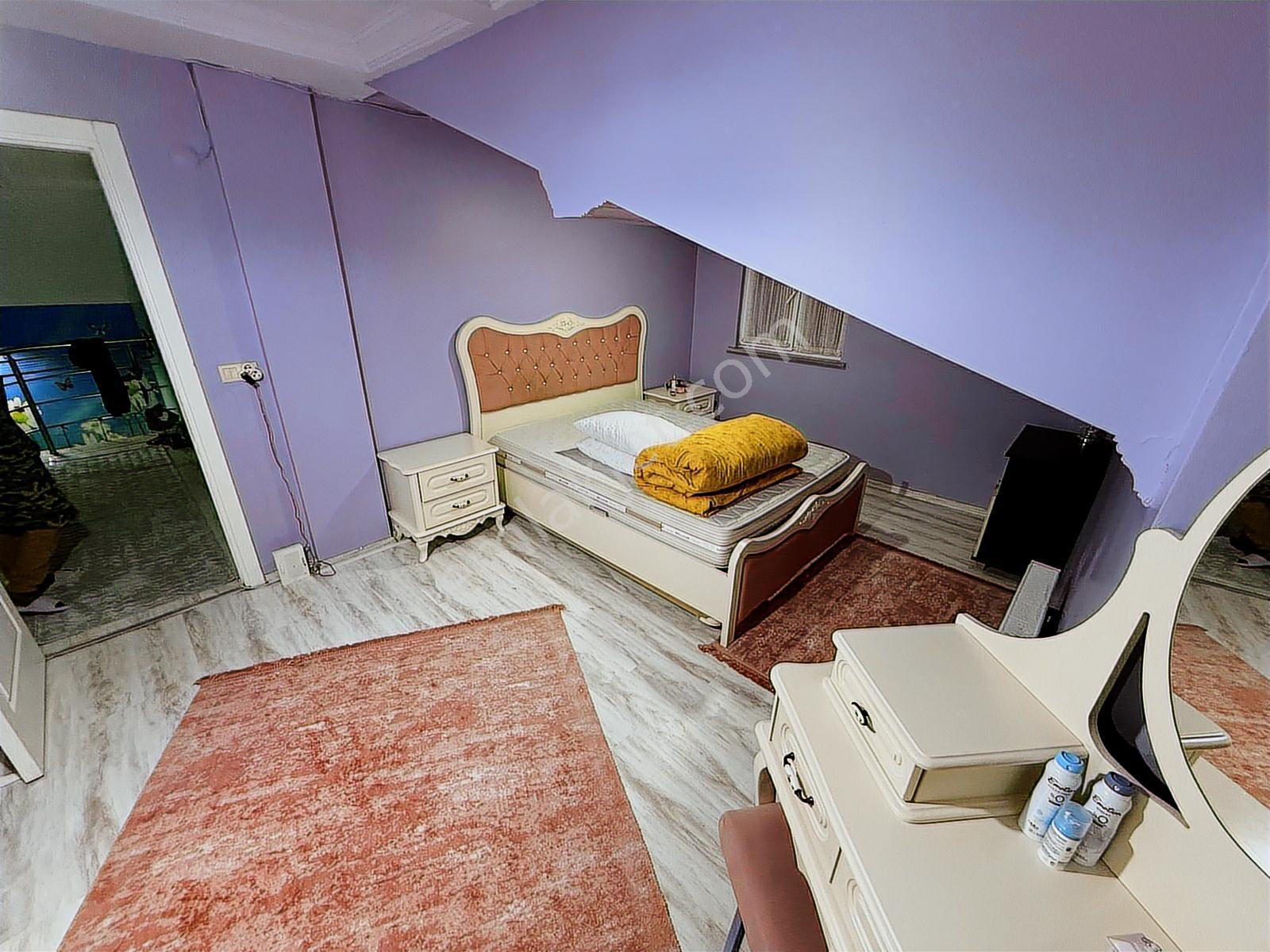 Köşklü Çeşme 4+1 Lüx Yapılı Çift Teraslı 160m² Ön Cephe Dublex - Görsel 33