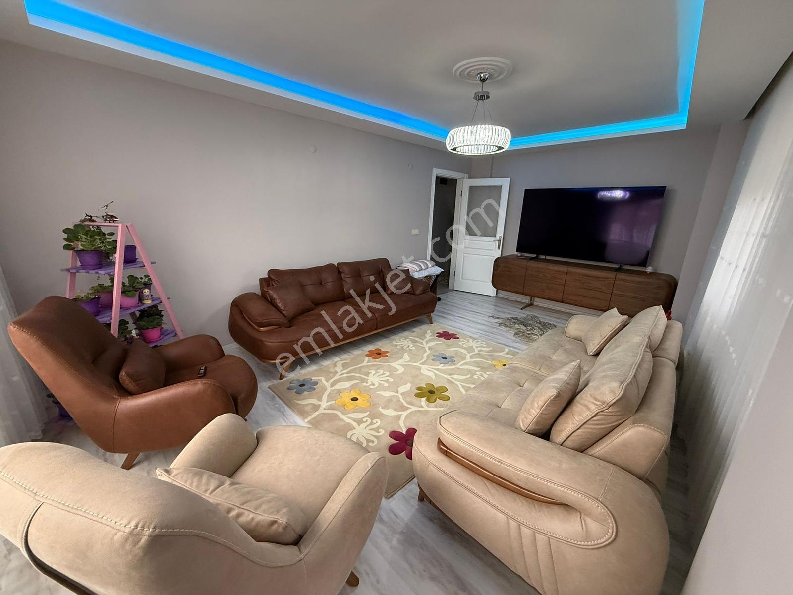 Köşklü Çeşme 4+1 Lüx Yapılı Çift Teraslı 160m² Ön Cephe Dublex - Görsel 5