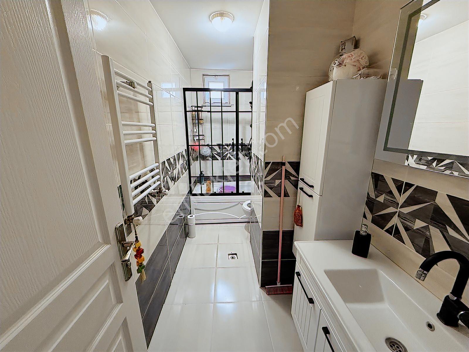 Köşklü Çeşme 4+1 Lüx Yapılı Çift Teraslı 160m² Ön Cephe Dublex - Görsel 27