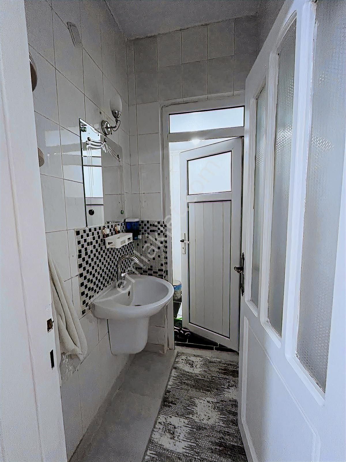 Konakta Fırsat 3 Katlı 2+1 Dogalgazlı 120 Mt2 Müstakil Ev!! - Görsel 27