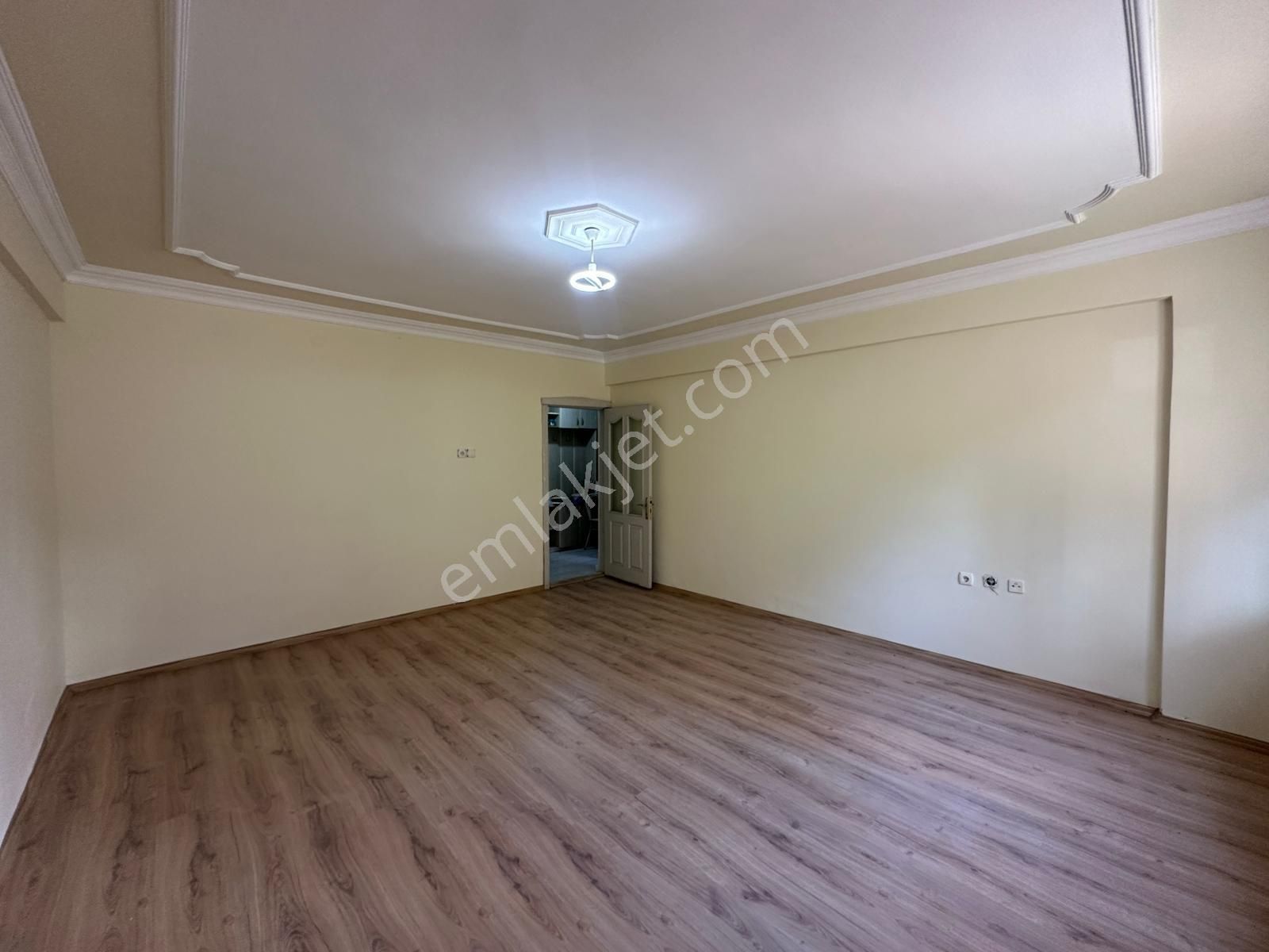 Afyon Üçok Emlaktan İstiklal Mah Satılık 3+1 Temiz Bakımlı Diare - Görsel 18