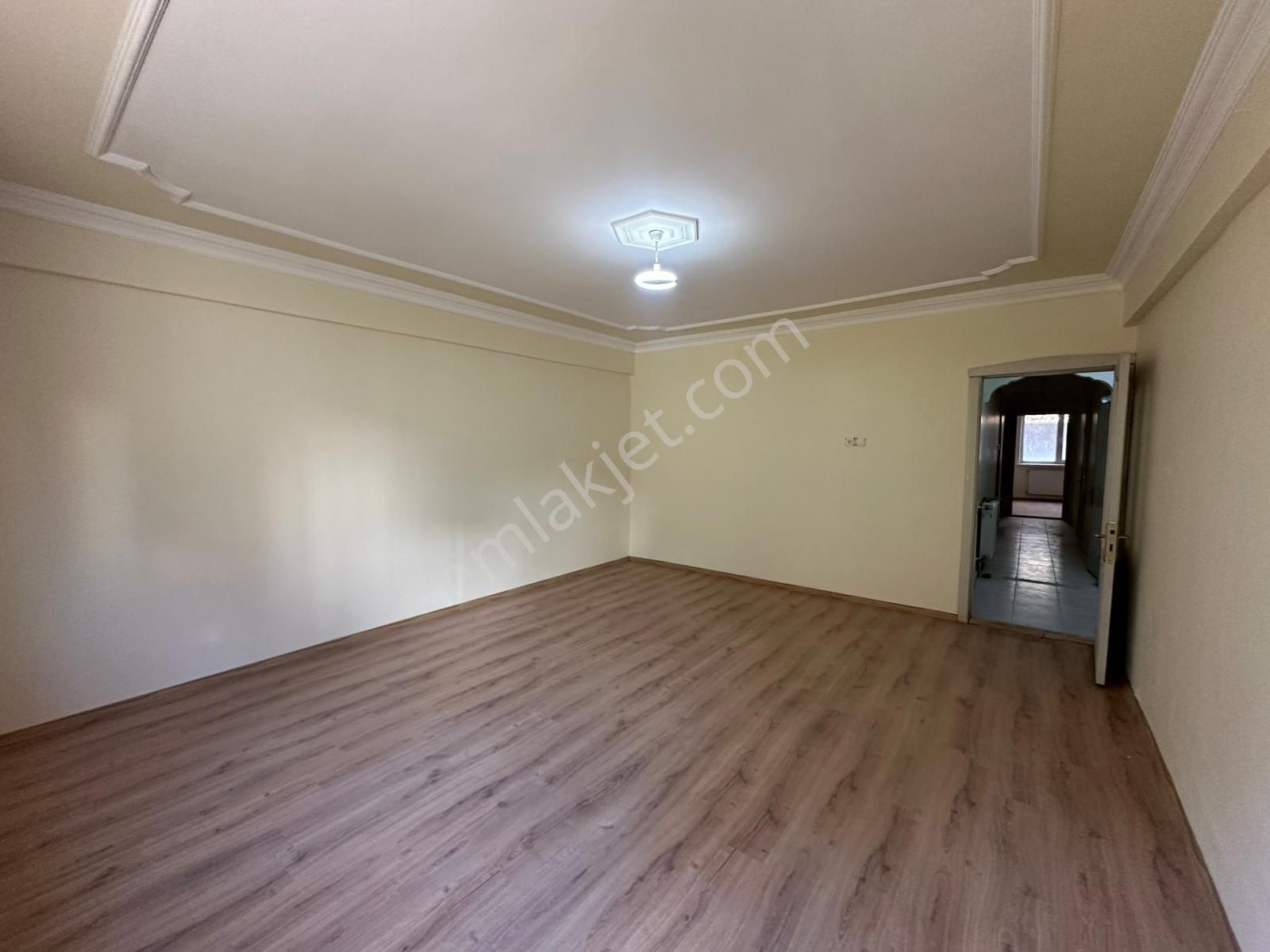 Afyon Üçok Emlaktan İstiklal Mah Satılık 3+1 Temiz Bakımlı Diare - Görsel 17