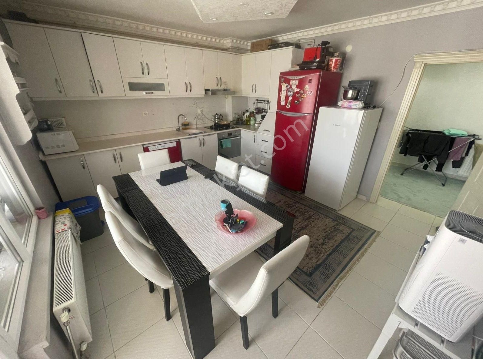 Çiğdemtepede Değirmendre Cadde Üzeri Ara Katta Satlık 3+1 Daire