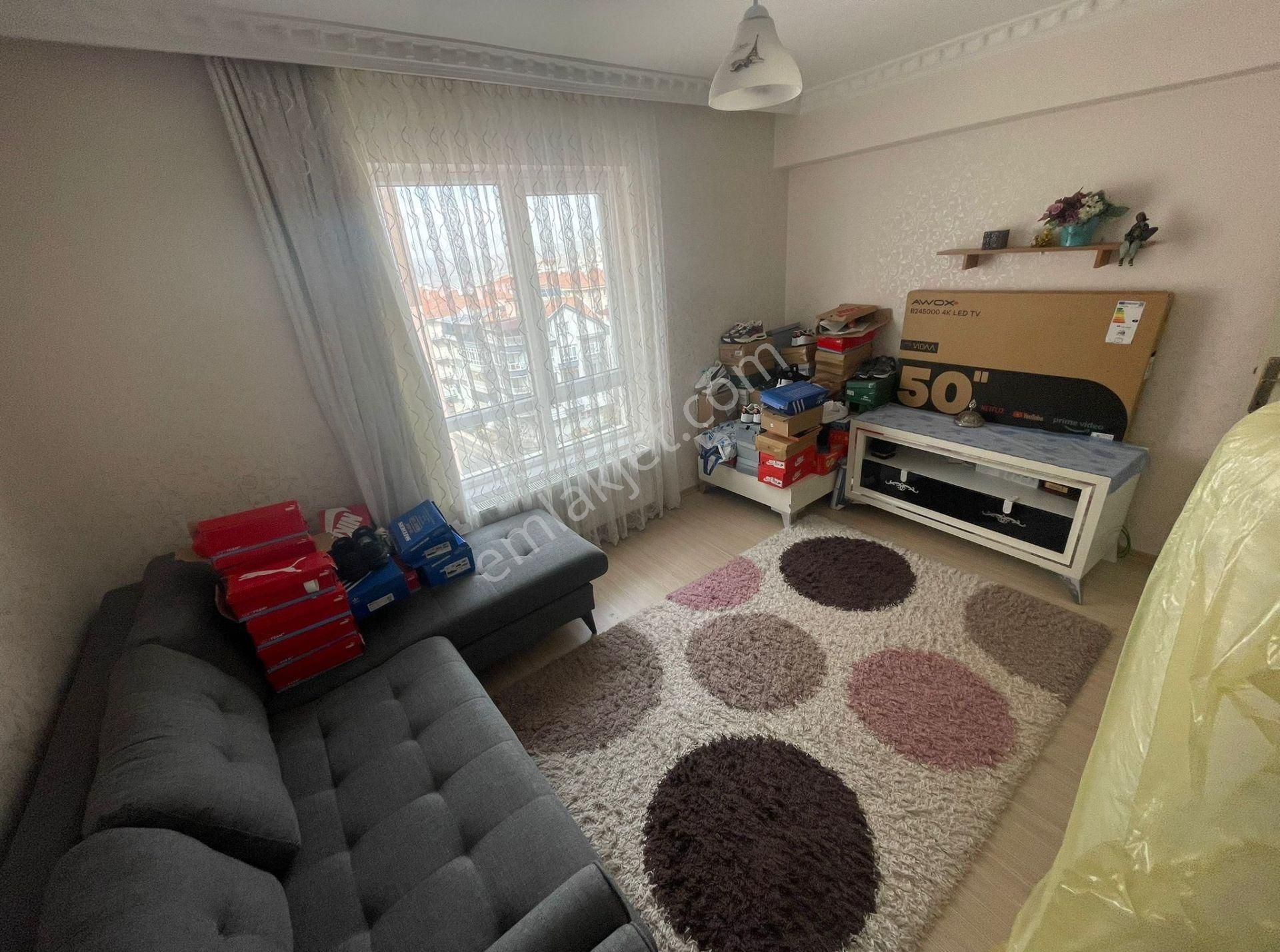 Çiğdemtepede Değirmendre Cadde Üzeri Ara Katta Satlık 3+1 Daire - Görsel 12