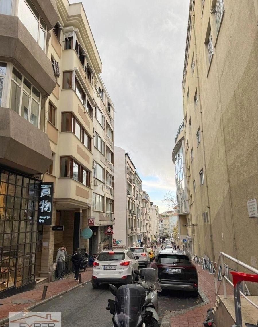 Nişantaşı'nda Mükemmel Konumda, 105m2 Yatırımlık Köşe Showroom - Görsel 2