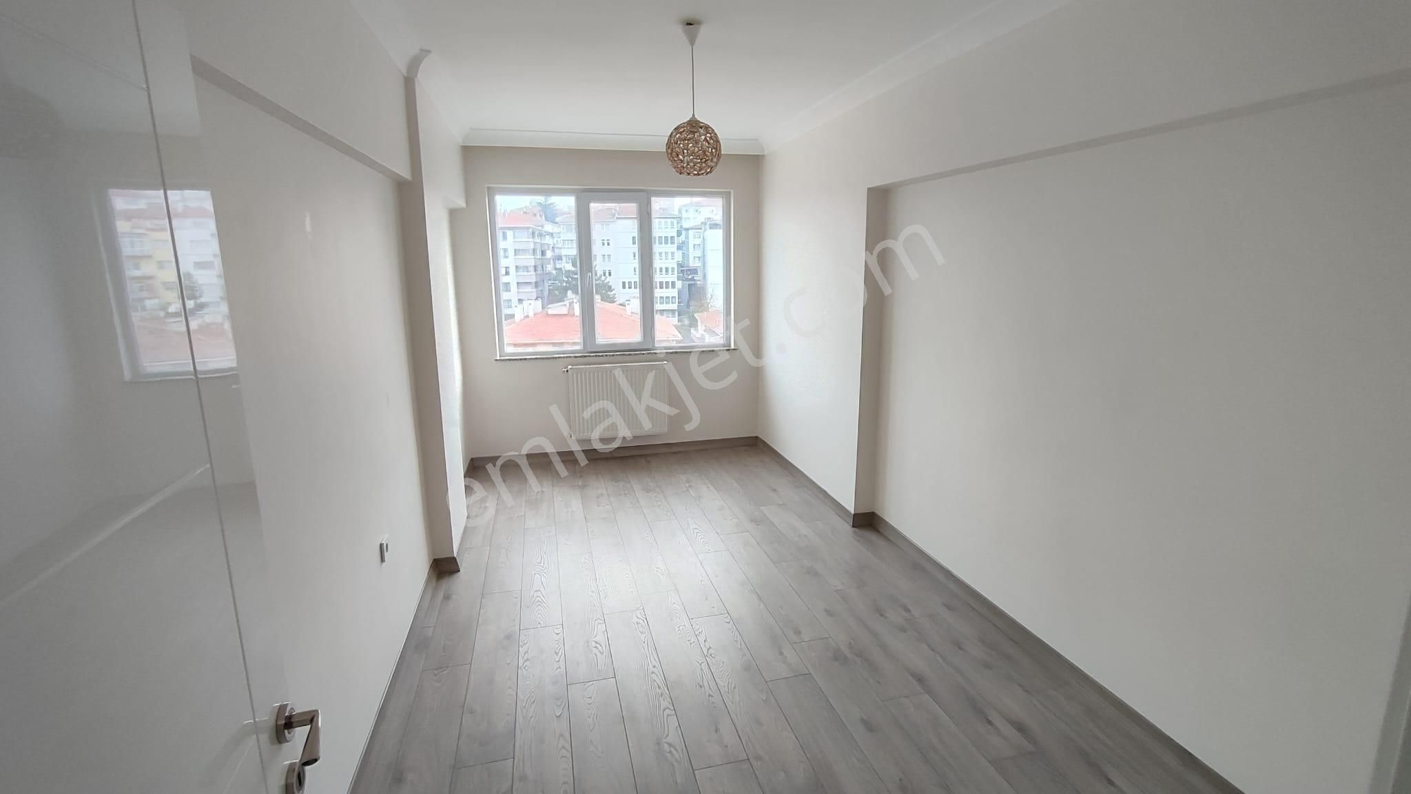 Atanora Vadi'den Sokulluda Cadde Paraleli Lüks Yapılı Ara Kat Manzaralı Boş 3+1 - Görsel 10