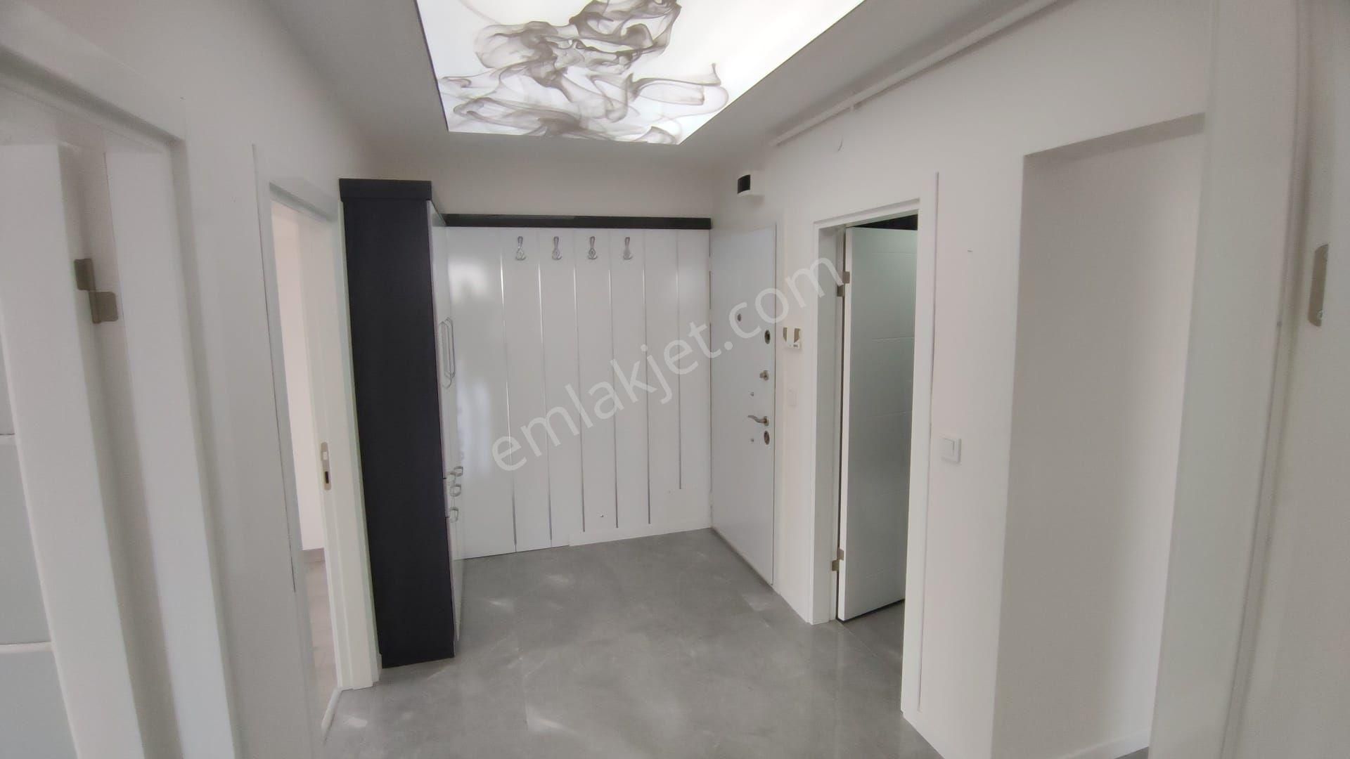 Atanora Vadi'den Sokulluda Cadde Paraleli Lüks Yapılı Ara Kat Manzaralı Boş 3+1 - Görsel 3