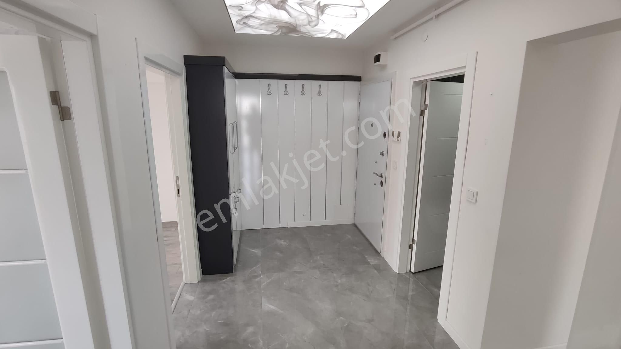 Atanora Vadi'den Sokulluda Cadde Paraleli Lüks Yapılı Ara Kat Manzaralı Boş 3+1 - Görsel 5